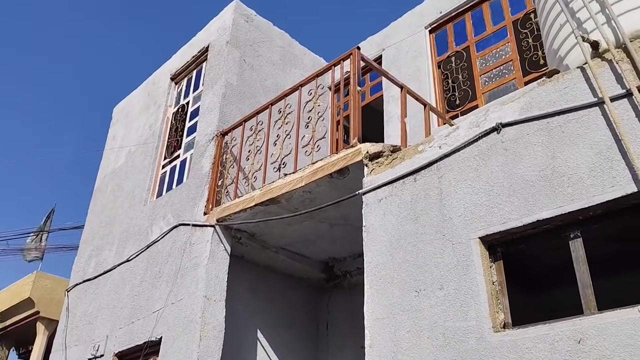 بيت للايجار مساحه ٧٠متر ركن
مدخل الجسر الكيات طابقين ركن ع ثلاثه شوارع وع ساحه جديد مرتب جاهز عائلة صغيره فقط 
***********

