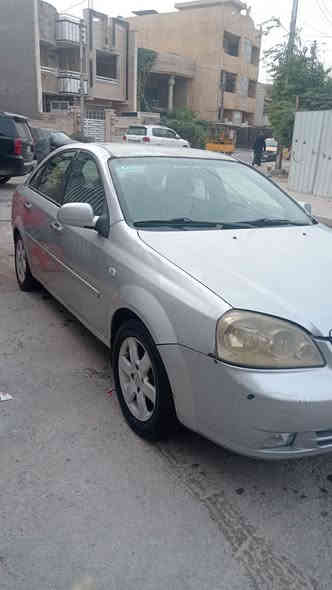 يا الله السلام عليكم ورحمة الله وبركاته 
سيارة سوزوكي فورينزا موديل 2007
لون رصاصي رقم بغداد مشروع وطني
محرك و كير وضفاير في حالة جيده
تبريد شغال ومنضومة كاملة جديده ذاك الموسم شديتها وحالياً انزرف عندي البوري وطار الغاز فقط هذا يتبدل 
حدادية صدر امامي خلفي في حالة جيده
تخم تايرات ممتاز ويل كب في حالة جيده 
ادامة كاملة مكملة للمحرك عندي صوره للصرفيات 
كهربائيات كلشي شغال وبالمضبوط 
كشرها حلو بس يرادله شويه ترتيب مثل ما موضح بالصور
السياره عليها غرامات 200 الف ينزل من سعرها
السعر : 55 
الرقم : (***********)
مكاني : بغداد
