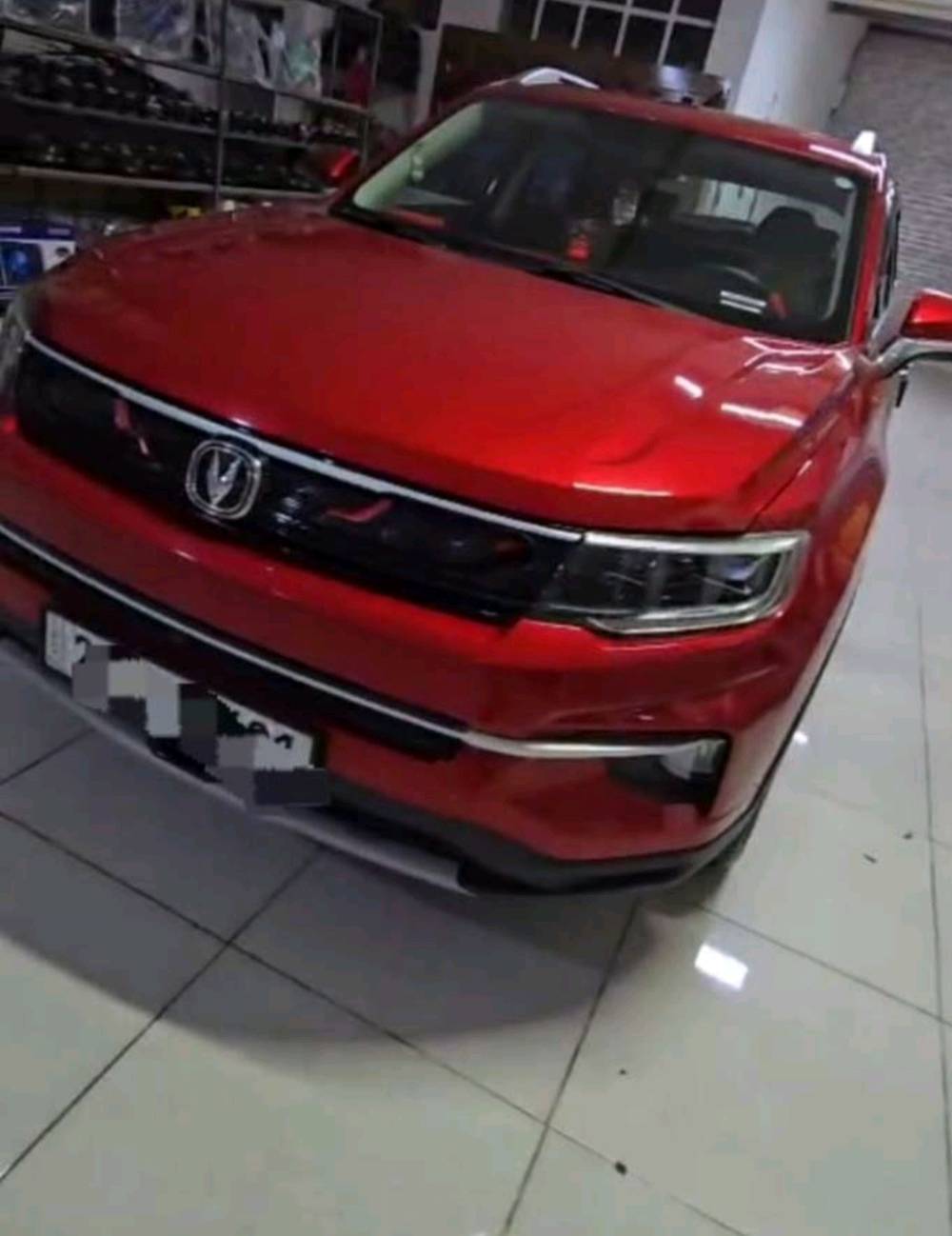 للبيع: شانجان CS35 Plus بمواصفات الشركة 🚗
​الموديل: 2020
​اللون: أحمر مميز 🔴
​المحرك: 1.6 Turbo (عزم وقوة ممتازة)
​المسافة المقطوعة: 85,000 كم
​نوع الوقود: بنزين (عادي)
​الأوراق: سنوية وهزة جديدة نافذة لغاية 2030 (رقم السليمانية الجديد)
​✨ أبرز المواصفات والميزات:
​نظام القيادة: قيادة ذاتية + 3 أنظمة قيادة (توفير الوقود ECO / عادي / Sport).
​الرؤية والأمان: كاميرات 360 درجة + حساسات أمامية وخلفية.
​الراحة والترفيه: شاشة لمس متطورة، بلوتوث، منفذ USB، نظام تشغيل عن بعد.
​التبريد: مكيف ثلج ❄️.
​الإضافات: فتحة سقف بانوراما، مرايات شفط كهربائية، تخم تاير جديد.
​🔍 حالة السيارة:
​الميكانيك: الكير، المحرك، والحدادية بحالة الشركة وعلى الفحص.
​البودي: السيارة مال بيت، نظيفة جداً (شخط إبرة مابيها).
​💰 السعر والموقع:
​السعر: 125 ورقة (وبيه مجال بسيط) 🤝
​الموقع: بغداد 📍
​📞 للاستفسار والتواصل مباشرة مع المالك:
​***********