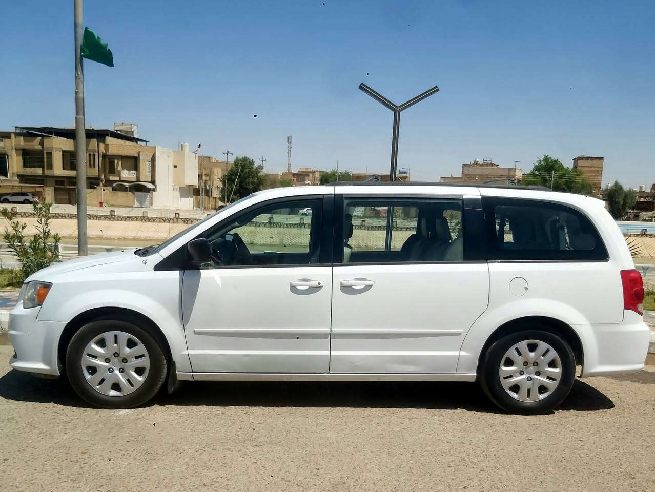 دوج كرفان بسمي سلام عليكم 
بيع مستعجل 
دوج كرفان 2014 بسمي 3600
مكينه وگير خير من الله 
الابواب ميكانيك 
تبريد شغال نقص غاز 
السعر 132وبيه مجال سنويه ورقم جديد 2032
***********
