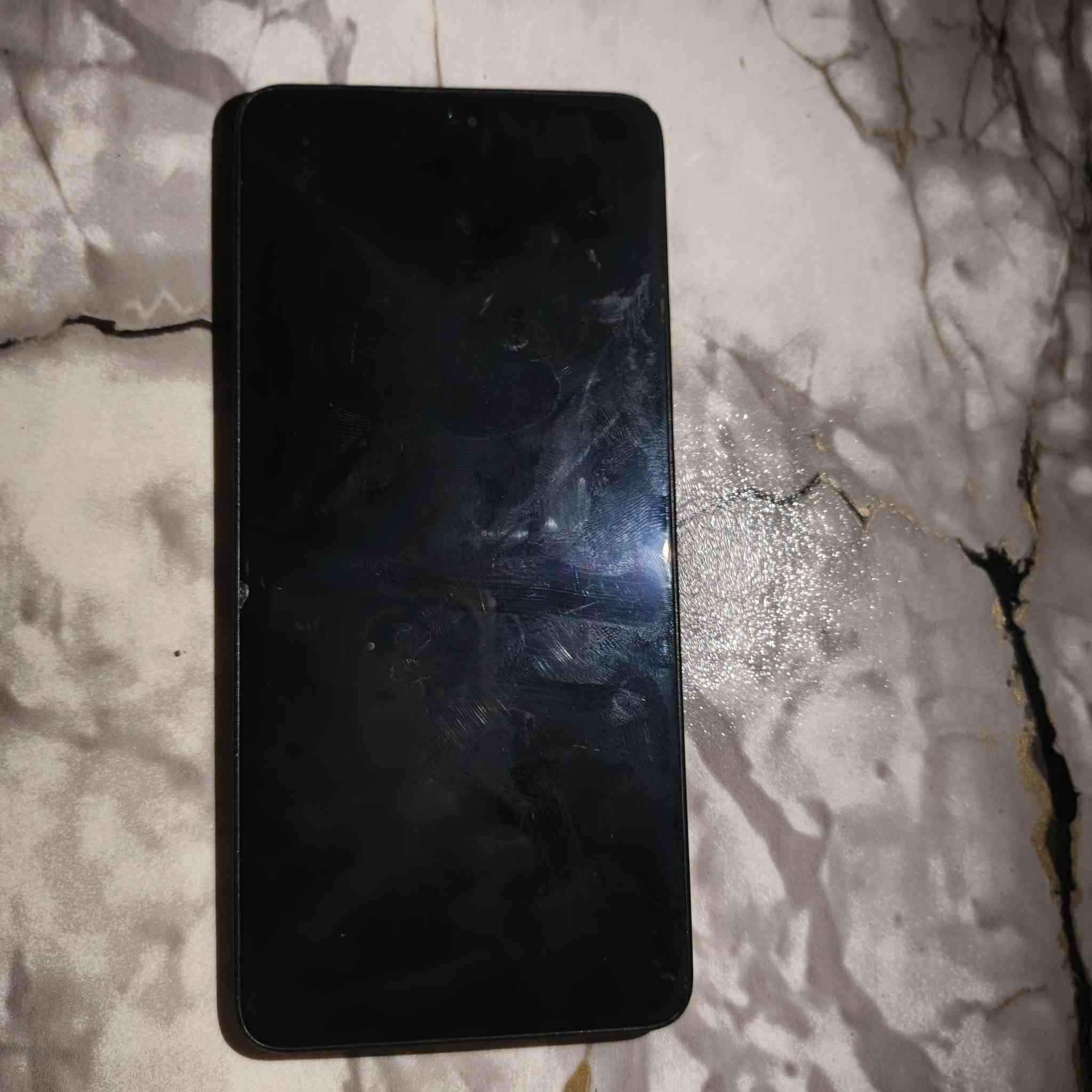 نقال بوكو اكس 6برو كامل ملحقات ما مفتوح ذاكره ٥١٢ مكان بصره جمهوريه بي فطر بشاشه ما يبين ***********
