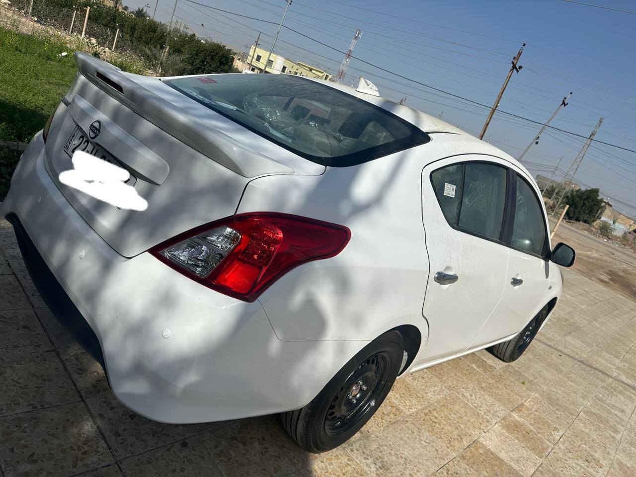 السلام وعليكم نيسان صني هندي زيرو للبيع موصفات. تحكم استيرن جهتين حساسات خلفيه. شاشه حجم كبير مال لكزز مانع انزلاق العلامه الجديده شباج نحله  سياره زيرو وشرط البليته الزركه العنوان ديوانيه للاستفسار (***********)
