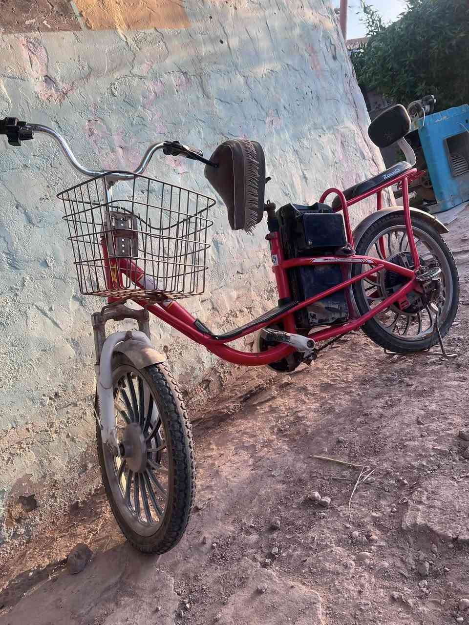 باسكل شحن لبيع نقصه بس سكليتر وتصليح لبطاريه.     اما هوه يمشي بدون بطاريه ع قدم


**إذا كنت صاحب هذا الإعلان وتريد حذفه لأي سبب، رجاءا أرسل رسالة إلى الدعم الفني**
