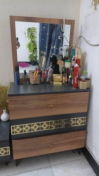 غرفة نوم تركيه ٥ قطع كلش نضيفه خشب ثقيل للبيع ٤٠٠ وبيها مجال  متواجد خ...