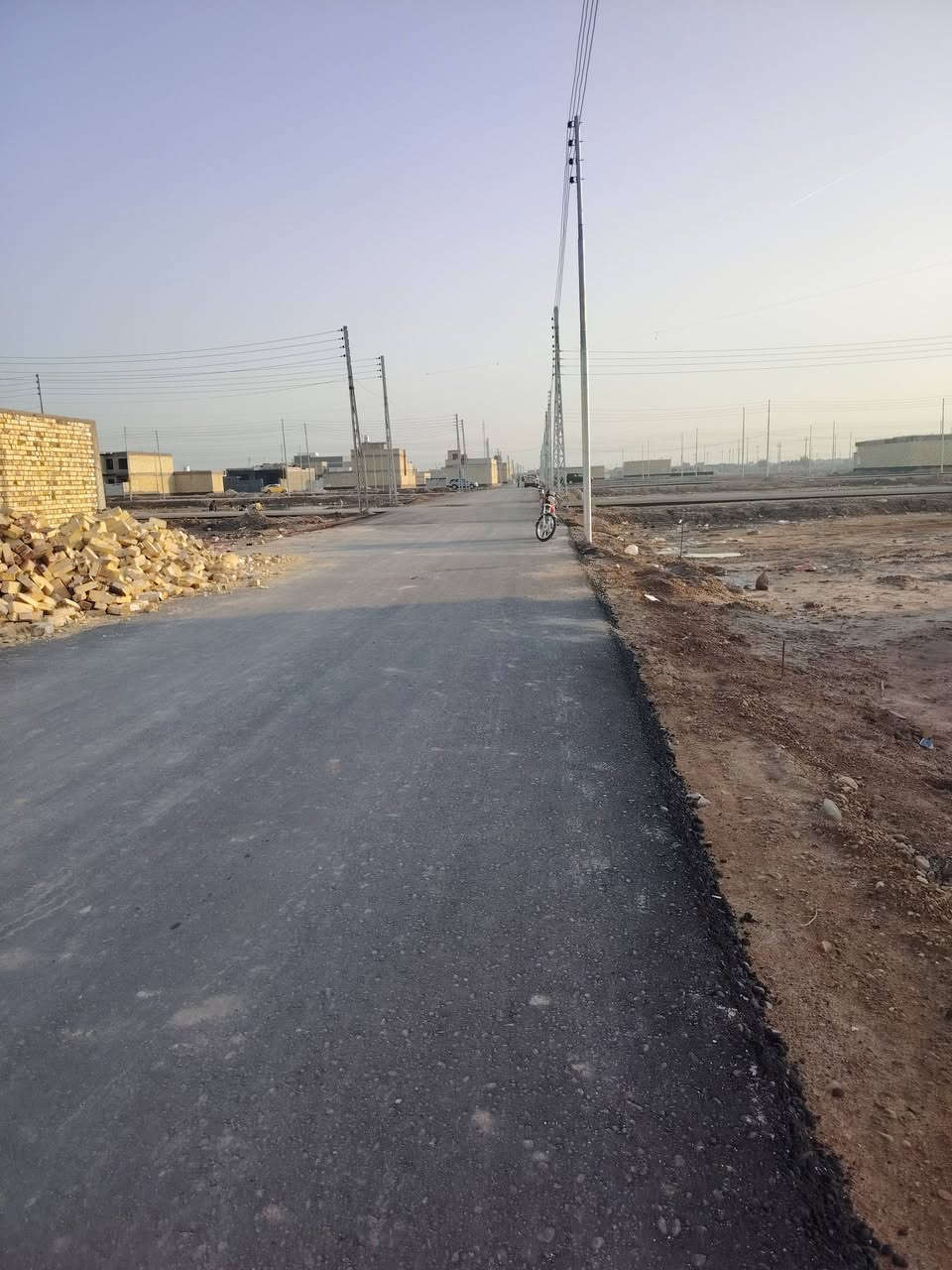 السلام عليكم قطعة أرض مساحة ٢٠٠ متر للبيع  حي القصور  بص الركن على شارع عام   قريب على معمل الزفت   القطعة سند 25 مقاطعة تابعه حجي حسن السعر 31 مليون  بيه مجال قليل   للأستفسار ***********
