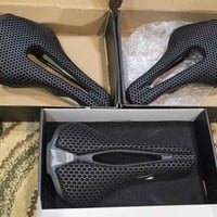 كشنات 2/  3d اسفل بلاستك سعر قطعة 15الف  كشن كاربون خفيف سعر 20الف متو...