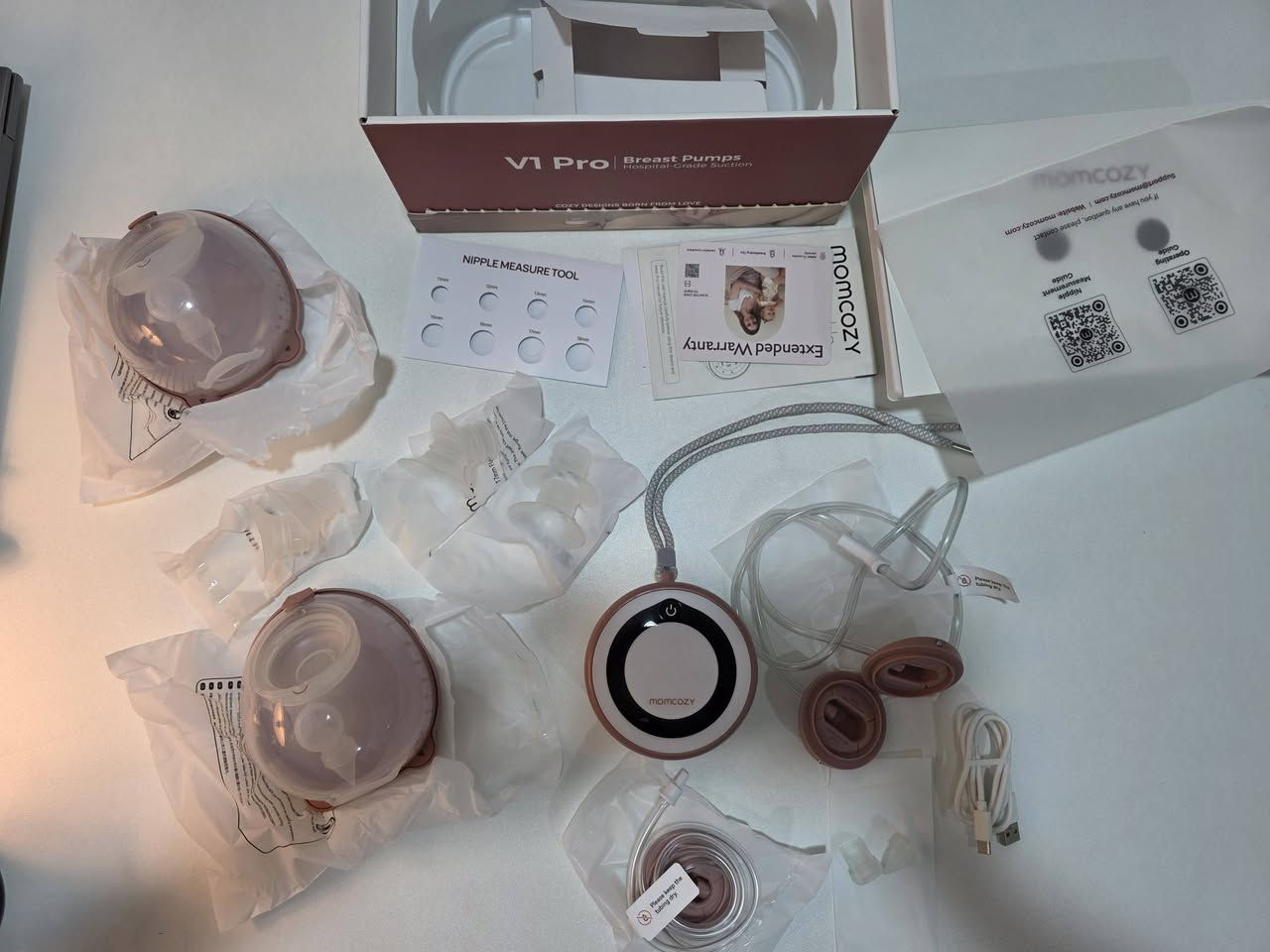 مضخة حليب الأم الكهربائية الذكية (ملاطة)

 Momcozy V1 Pro (Hospital-Grade Suction) المزدوجة، غنية عن التعريف والأكثر طلباً وراحة للأمهات 

((بيع مستعجل وبسعر مغري))

​✨ تفاصيل ونظافة القطعة:

​مدة الاستخدام: شهرين فقط وبشكل خفيف جداً.

​الحالة: نظيفة جداً وبحالة مميزة (أخت الجديدة تماماً) ومع كامل ملحقاتها والكرتون الأصلي كما موضح في الصورة.

​التعقيم: تم تعقيم وتنظيف القطع بالكامل وبعناية فائقة، جاهزة للاستخدام الفوري بأمان تام.

​💡 الأنماط الذكية لتوفير أقصى درجات الراحة:

​نمط المساج والتحفيز (Stimulation Mode): يحتوي على مستويات مخصصة لعمل مساج لطيف يحاكي الرضاعة الطبيعية للطفل، مما يساعد على تحفيز تدفق الحليب (Let-down) بسهولة وبدون أي ألم.

​نمط الشفط الفعلي (Expression Mode): مستويات متعددة بقوة شفط طبية وعميقة لسحب الحليب بكفاءة وسرعة عالية لتوفير الوقت.

​النمط المختلط الذكي: يدمج بين المساج والشفط تلقائياً لراحة مثالية وضمان تفريغ مريح وسريع.

​🔋 أداء البطارية والشحنة الواحدة:

​بطارية ضخمة مدمجة (قابلة لإعادة الشحن): تكفي الشحنة الواحدة الكاملة لتشغيل الجهاز لمدة تصل إلى 150-180 دقيقة من الاستخدام المستمر.

​عدد الجلسات بالشحنة: يمنحكِ من 5 إلى 6 جلسات شفط كاملة (بمعدل 30 دقيقة للجلسة الواحدة) دون الحاجة لإعادة الشحن، مما يجعله مثالياً للخروج، السفر، أو الاستخدام في العمل بكل حرية وبدون قلق.

​🛠 مميزات إضافية:

​قوة شفط طبية (Hospital-Grade): قوة احترافية تضمن تفريغاً كاملاً ومريحاً.

​محرك ذكي وهادئ جداً: شاشة رقمية LED واضحة ومضيئة للتحكم بالأنماط، مع مؤقت لمعرفة وقت الجلسة وقفل أمان، وصوت هادئ جداً لا يزعج الطفل أثناء النوم.

​سعر الشراء 290 الف 🔴

سعر البيع 160 الف قفل (السعر غير قابل للتفاوض) 🟢

📥 للتواصل والاستفسار أو الشراء: كتابة تعليق ليتم التواصل معكم على الخاص وشكرا

يتوفر توصيل لكافة محافظات العراق


**إذا كنت صاحب هذا الإعلان وتريد حذفه لأي سبب، رجاءا أرسل رسالة إلى الدعم الفني**