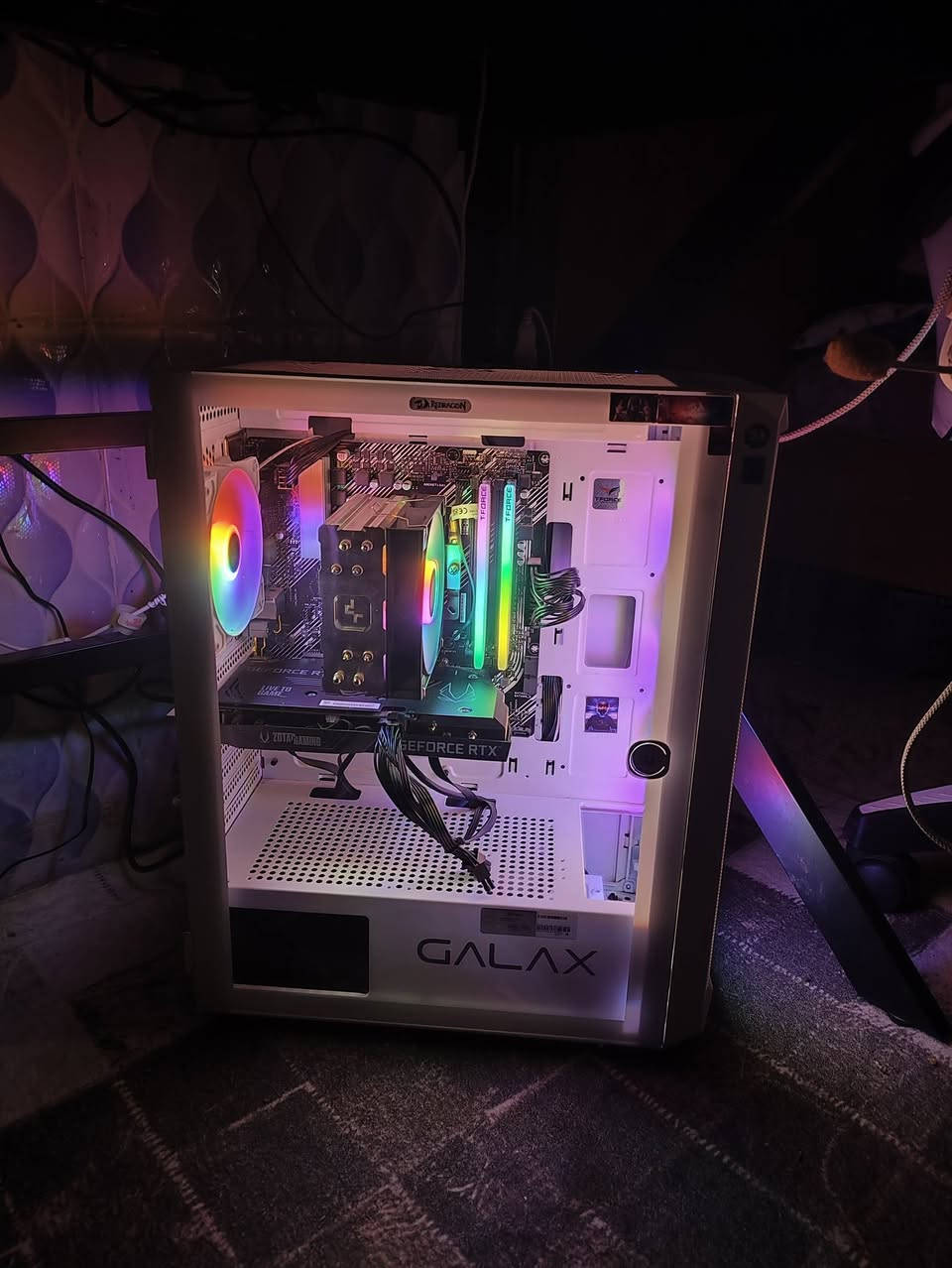 السلام عليكم تجميعه كامله ستخدام 3 اشهر

• المعالج: Ryzen 5 5500

• كارت الشاشه:   GEFORCE RTX 3060.12GB ZOTAC

• الذاكره العشوائيه :  T.FORCE 16GB RAM DDR4

• لوحة الام : ASUS PRIME B450M-ALL Windows 11

• التخزين: Lexar Nm620 M.2 2280.1TB Pcle Gen3×4 SSD

• مزود الطاقه : MSi MAG A600N 600WATT POWER 

• الكيس : GALAX REVOLUTION White 

• الشاشه الاولى:  GAME ON GOES27FHD120IPS 120Hz

•الشاشه الثانيه : HM 22inch CCTV MONITOR 

الملحقات 

• لوحه المفاتيح: REDRAGON AKALI RGB

•الماوس :HYPER X HASTE 2 Bluetooth

• يوبي اس : UPS STAR POWER 1500 VA-24V-ECO

• ماوس باد كيمنك حجم كبير 

•كرسي كيمنك شركه  KALO WICE

• ميز لون اسود حجم كبير بي اضائه RGB 

• سماعات : MARS GAMING RGB مع المايكروفون 

...............................................................

ابيع كامل المكان كوت 

 الكارتونات مال غراض موجوده

توصيل ماعدي تجيني للبيت تفحص وتاخذ

الاستفسار الاتصال *********** واتساب

سبب البيع عدم التفرغ 

 السعر 1500
