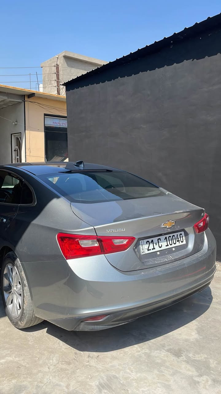 ماليبو 2023 رقم سليمانية 
ماشية 70 الف كيلو 
مواصفات LT 
رادار امامي 
تحديد مسار 
توقف ذاتي 
وداتا شو 
مثبت سرعه 
بصمه 
تشغيل عن بعد 
بيها قطعتين بدون دواخل 
سيارة كلش نظيفة وحلوة 
مابيها اي نقص جاهزه 
مكاني الموصل 
***********
سعرها 123$ موصل, نينوى
