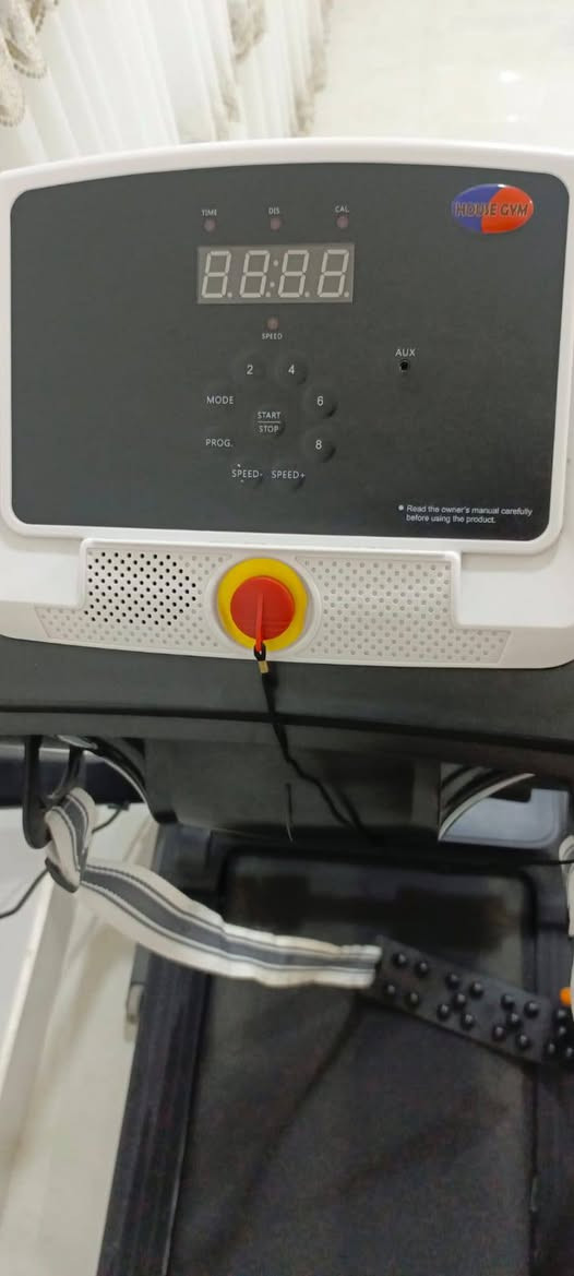 ( مستعمل استعمال قليل جداً - المكان بابل قرب المحكمة الجديدة) السعر 250وبي مجال قليل
جهاز سير كهربائي من إنتاج شركة YIJIAN، طراز DK-42AJ. 
 محرك تيار مستمر بمغناطيس دائم 
الطراز: 42AJ 
القوة: 2.0 حصان (HP)
الجهد الكهربائي: 180 فولت 
التيار: 3.2 أمبير 
السرعة: 4500 دورة في الدقيقة (RPM)
نطاق السرعة: من 0.8 إلى 12 كم/ساعة 
أقصى وزن للمستخدم: 120 كجم
مساحة الجري: تقريباً 1200 × 420 ملم.
المميزات الإضافية: مزود بنظام امتصاص صدمات (نوابض صفراء كبيرة في بعض الإصدارات) ونظام تزييت ذاتي. 
 المخصص لضمان طول عمر المحرك وتقليل الاحتكاك


**إذا كنت صاحب هذا الإعلان وتريد حذفه لأي سبب، رجاءا أرسل رسالة إلى الدعم الفني**