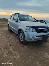 2005 كيا سورينتو طخم تاير جديد  محرك بي صرف والباقي فول   بيه مكانات ص...