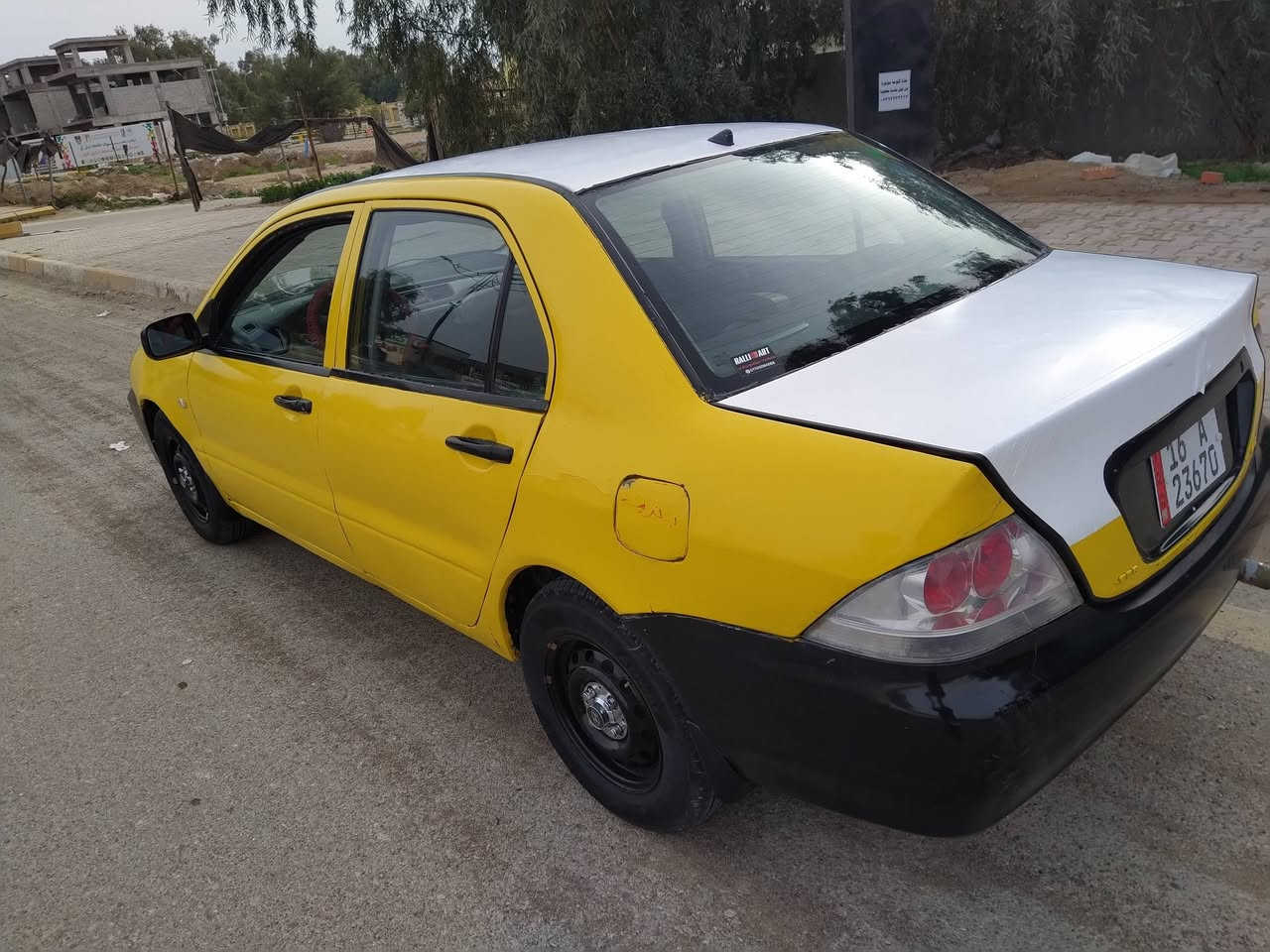 السلام عليكم 
لانسر 2010 رقم قادسية انكليزي بسمي 
تحويل ثاني يوم 
سيارة جاهزه على اخر حبايه 
تخم تاير 
محرك+ كير كله جديد 
كهربائيات كله كامله 
تبريد+ تدفئه شغالة 
ضرر جاملوغ الخلفي يم قبق البانزين 
و باقي مكفول 
السعر 55 وبيه مجال قليل
العنوان ديالى دله عباس 
***********
