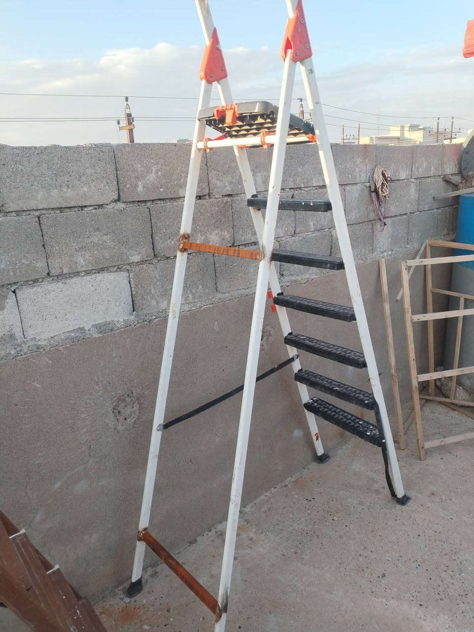 سلالم للبيع وحد 7 بايات وحد 9 سعر الوحد 20 شاري اتصل ***********
***********
