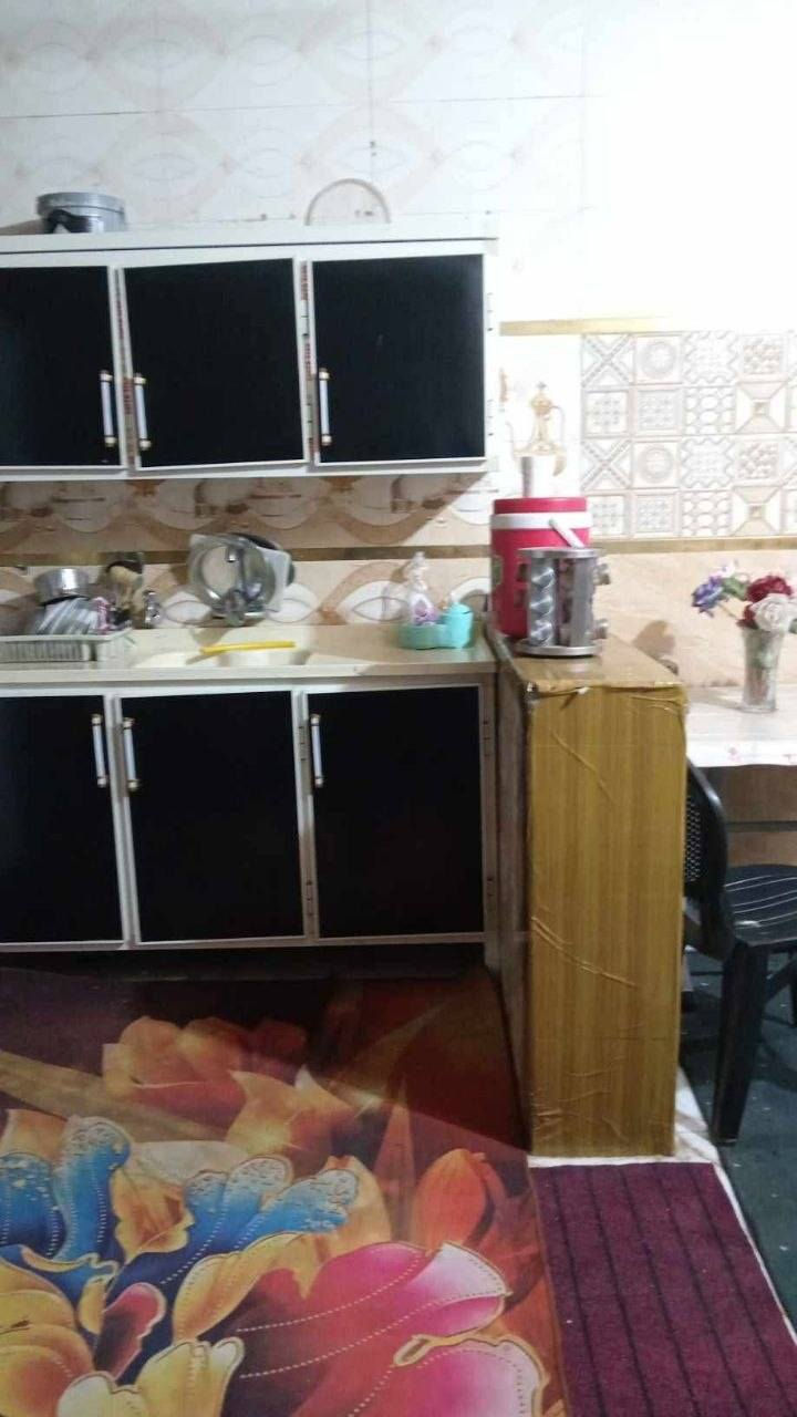 بيت للبيع بمساحة 50 متر – طابقين
سعر مناسب مع قابلية للتفاوض
الموقع: شارع الصب / مقابل ملحق قرية الغدير – عمود 330
الموقع خط أول
نوع الطابو: زراعي – سند 25
مواصفات البناء:
طابوق جمهوري
أساس وسقف صب كونكريت قوي
تفاصيل البيت:
غرفتين
صالتين
مطبخين
عدد 2 صحيات
منور
الخدمات المتوفرة:
كهرباء
مولدة
إنترنت ضوئي
مدارس حكومي وأهلي
سوق قريب جداً
السعر: 25 مليون دينار عراقي (قابل للتفاوض)
مناسب للسكن أو للاستثمار بسبب الموقع والخدمات
للتواصل: ***********
