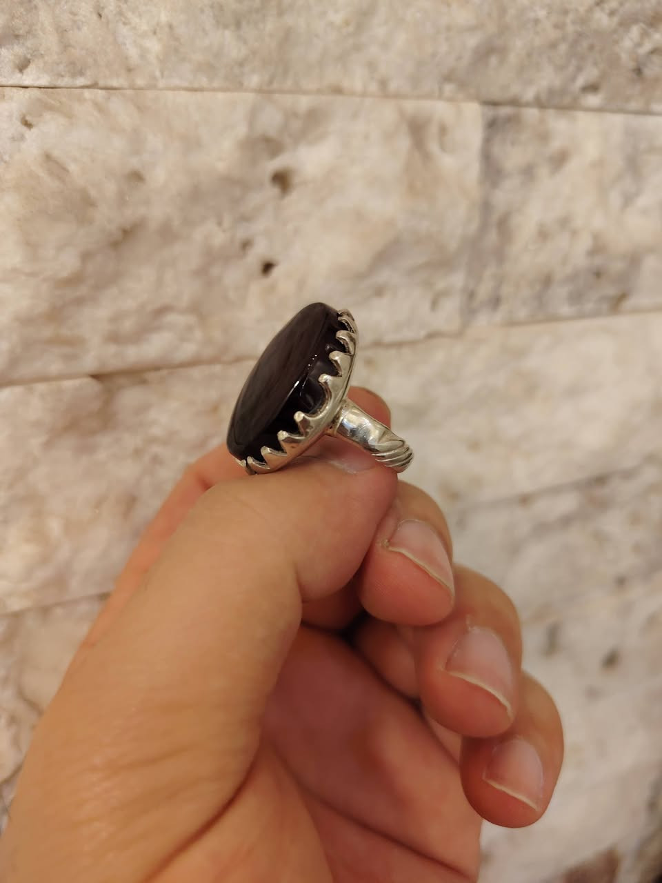 السلام عليكم
محبس فضه 925 عقيق اسود يشف

مع ساعه باتك الاصليه ثقيله

ساعه نقش فرعوني حفر تاريخ شهري

قياس محبس 18 سعر مناسب

المكان النجف الإشرف ويوجد توصيل


**إذا كنت صاحب هذا الإعلان وتريد حذفه لأي سبب، رجاءا أرسل رسالة إلى الدعم الفني**