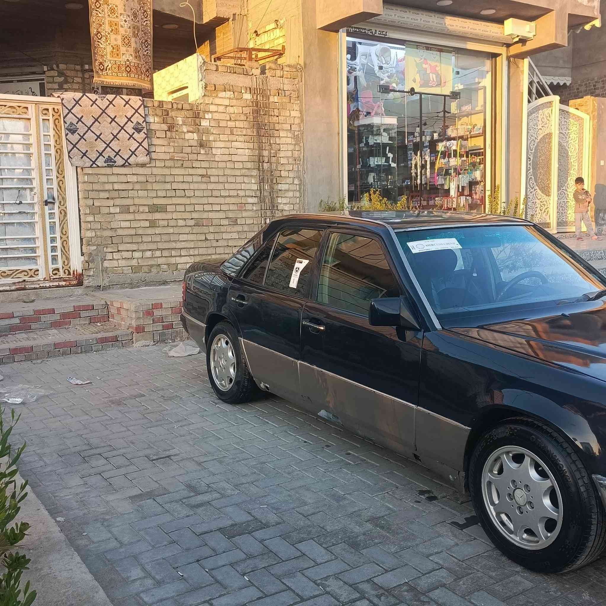 سلام عليكم 
مارسدس دب مديل 1987محدثه1992
سياره محوره vvt3000
سياره مصبوغه جماليه 
كهربائيات كله شغال 
سياره بسمي تحويل ثاني يوم 
سعر 57وبيه مجال 
عنوان بغداد حي اور 
رقم ***********
