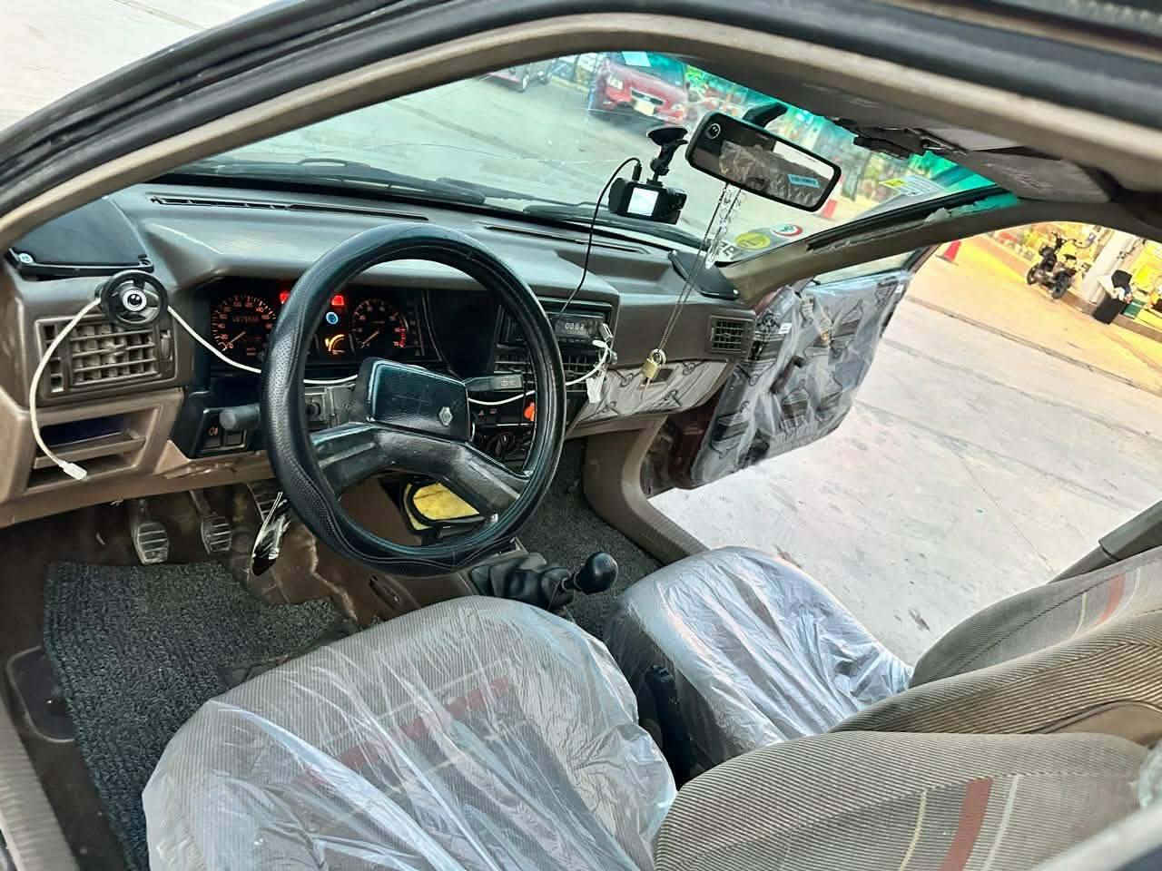 السلام عليكم
رينو حجم19
محرك وكير شرط 
طخم تايرات جديد 
رقم اخضر سنوية خضره 
شرط التحويل 
الرقم ***********
      ***********
السعر 14 مجال بسيط
