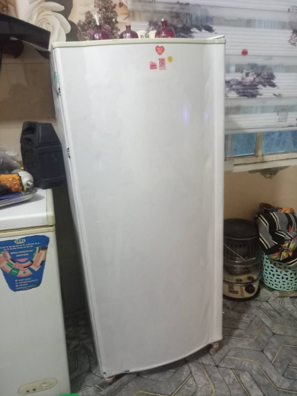 ثلاجه للبيع مكان حله شارع 80 قرب محطه الاضواء 60 وبيها مجال       ***********
