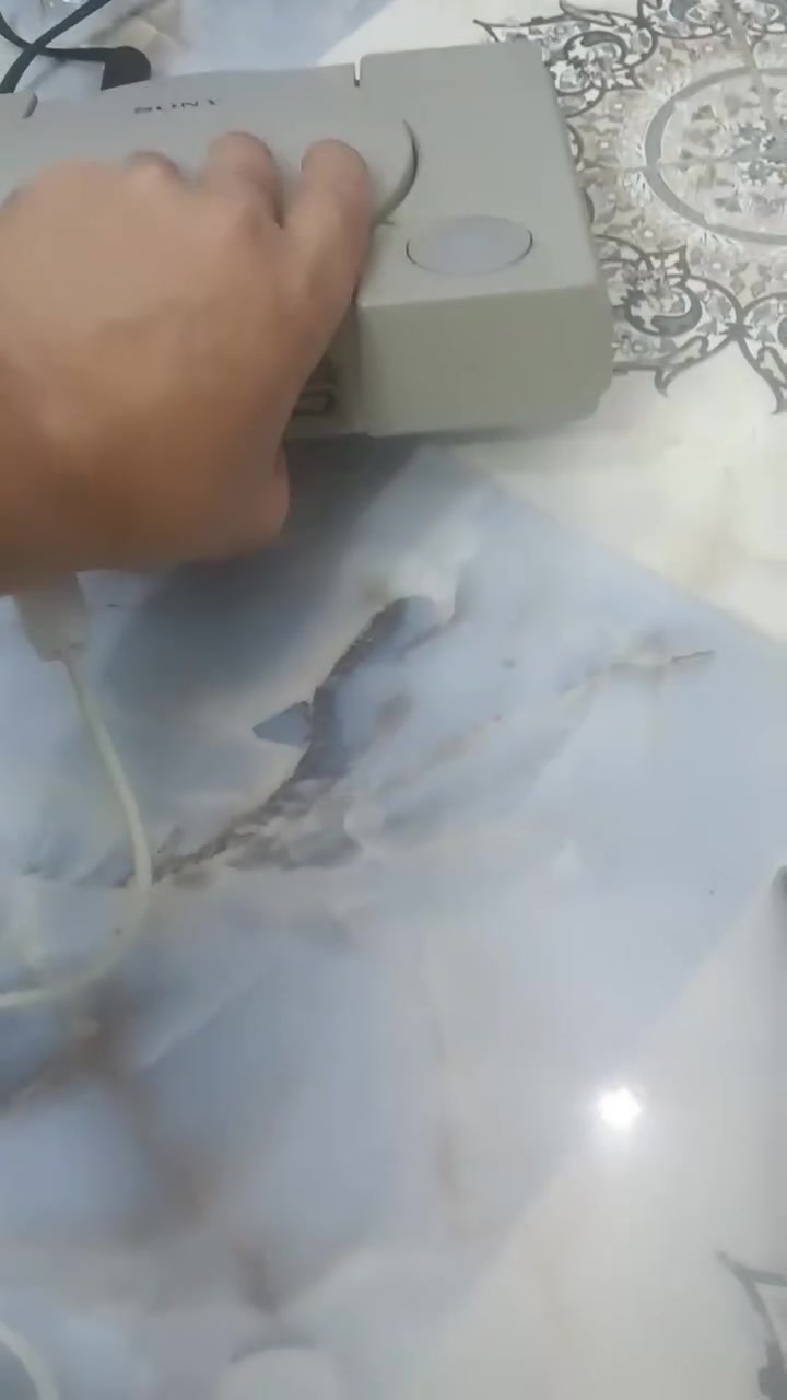 بلي 1 ياباني اصلي يشغل فقط اصلي نظافه 95 ملحقات جوستك 1 مميوري فيشه AV كيبل كهرباء  سعر 35الف توصيل موجود ***********  تفاصيل اكثر داخل الفيديو
