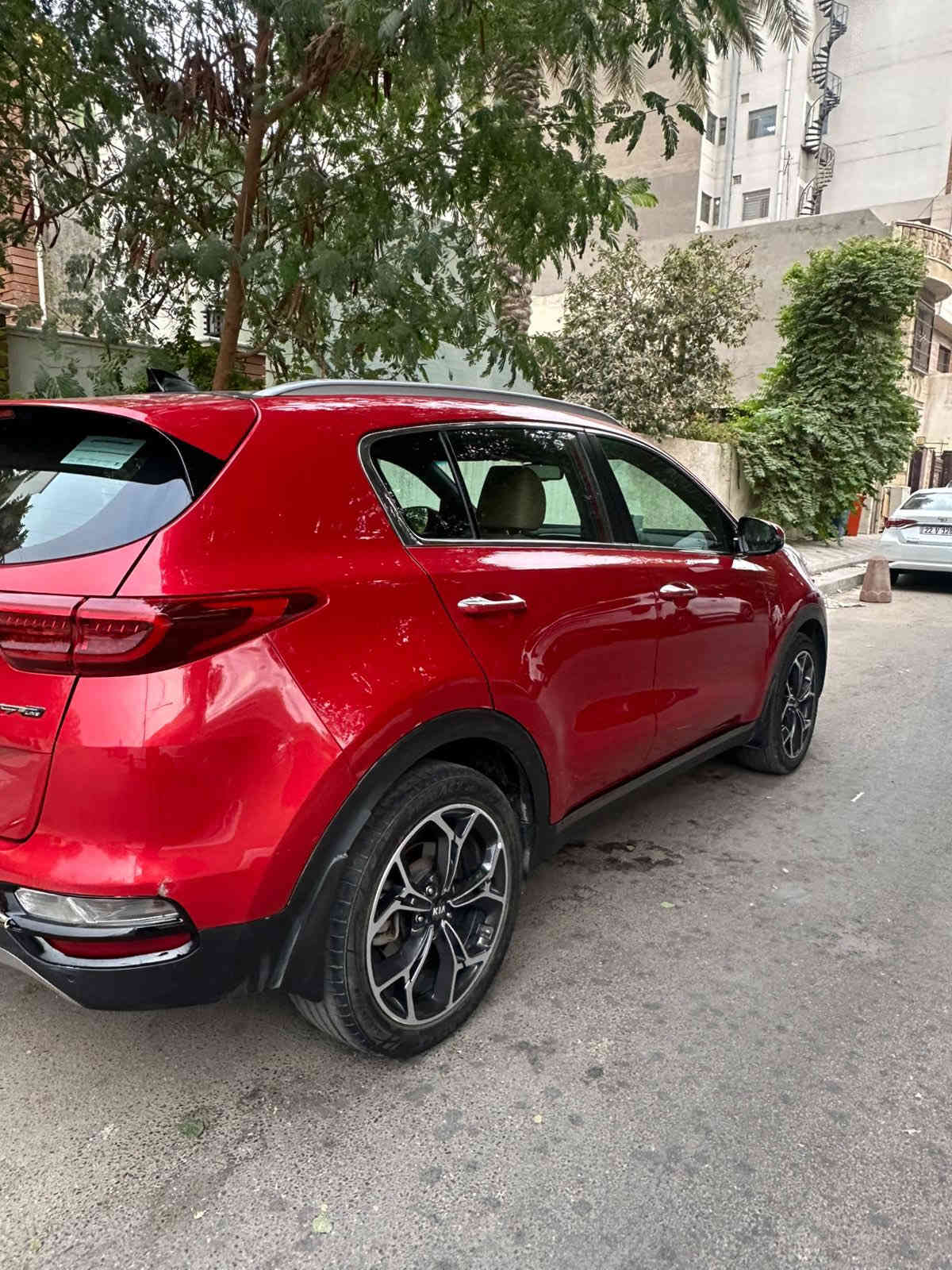 سلام عليكم سبورتج جيتي لاين 2020 خليجي 
معروفة مواصفات ال Gt اعلى فئة 
مكينة 2000 دوش ويل 19 
بيها بارد فقط موضح في الصور 
رقم الهاتف ***********
السعر :215 و بيها مجال 
مكان السيارة بغداد .
