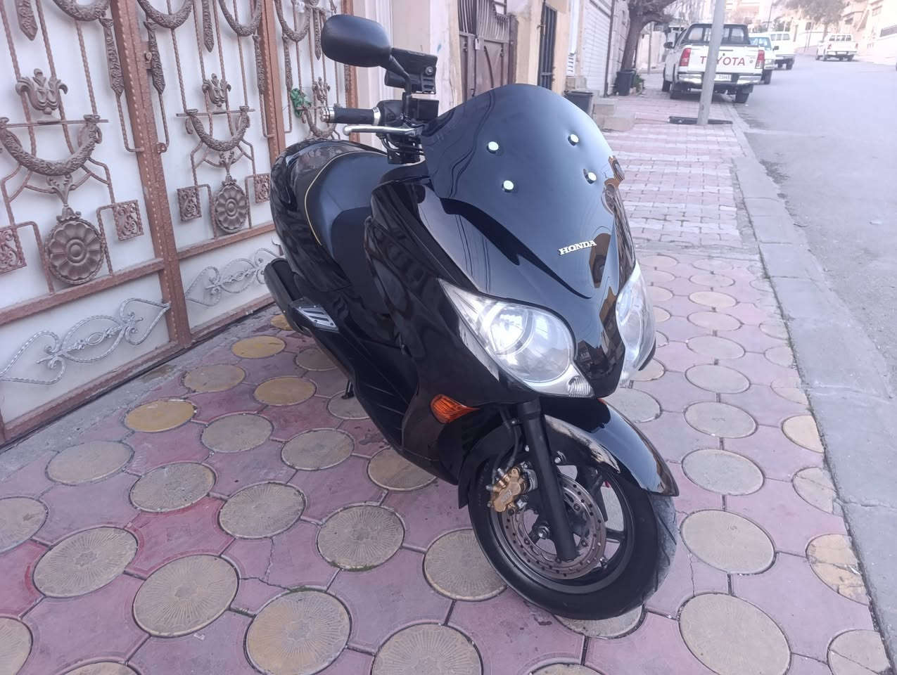 هوندا فورزە 010  بس بۆ فروشتن گوڕینەوە ناکام
گیڕو مکینە نەکراوەتەوە بە شەرت لیچونی ڕونی نیە 
تایە ی پیشو دواوە تازەیە  کامل سیرفز کراوە 
تسجیلی بیلاد لە گەل سکلیتەری بنزین 
لایت کرستاڵ  
سعری 15 گەڵا 
شوین . سلیمانی


**إذا كنت صاحب هذا الإعلان وتريد حذفه لأي سبب، رجاءا أرسل رسالة إلى الدعم الفني**