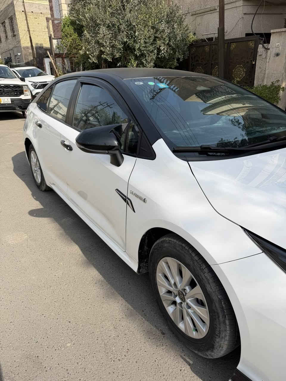 كورلا ٢٤ هايبرد الشكل الخليجي
السلام عليكم عندي كورلا ٢٤ ماشية ٣٣ الف 
مكفوله من كلشي عدى طخه خفيفه ٣ اصابع بالجاملغ وموضحه بالصور
مدوشمها جلد اصلي الكراسي والبوب والمسند الوسطي والارضيه كلها
حاطلها عازل حراري اصلي 
اناره داخليه وسوادات وكاربون فايبر
السياره نظيفه وحلوه وكلشي بيها ع البلاد وكل الاضافات موضحه بالصور
باسمي وتحويل ثاني يوم
السعر المطلوب ٢٢ مليون
مكاني المنصور الداوودي
رقمي ***********
