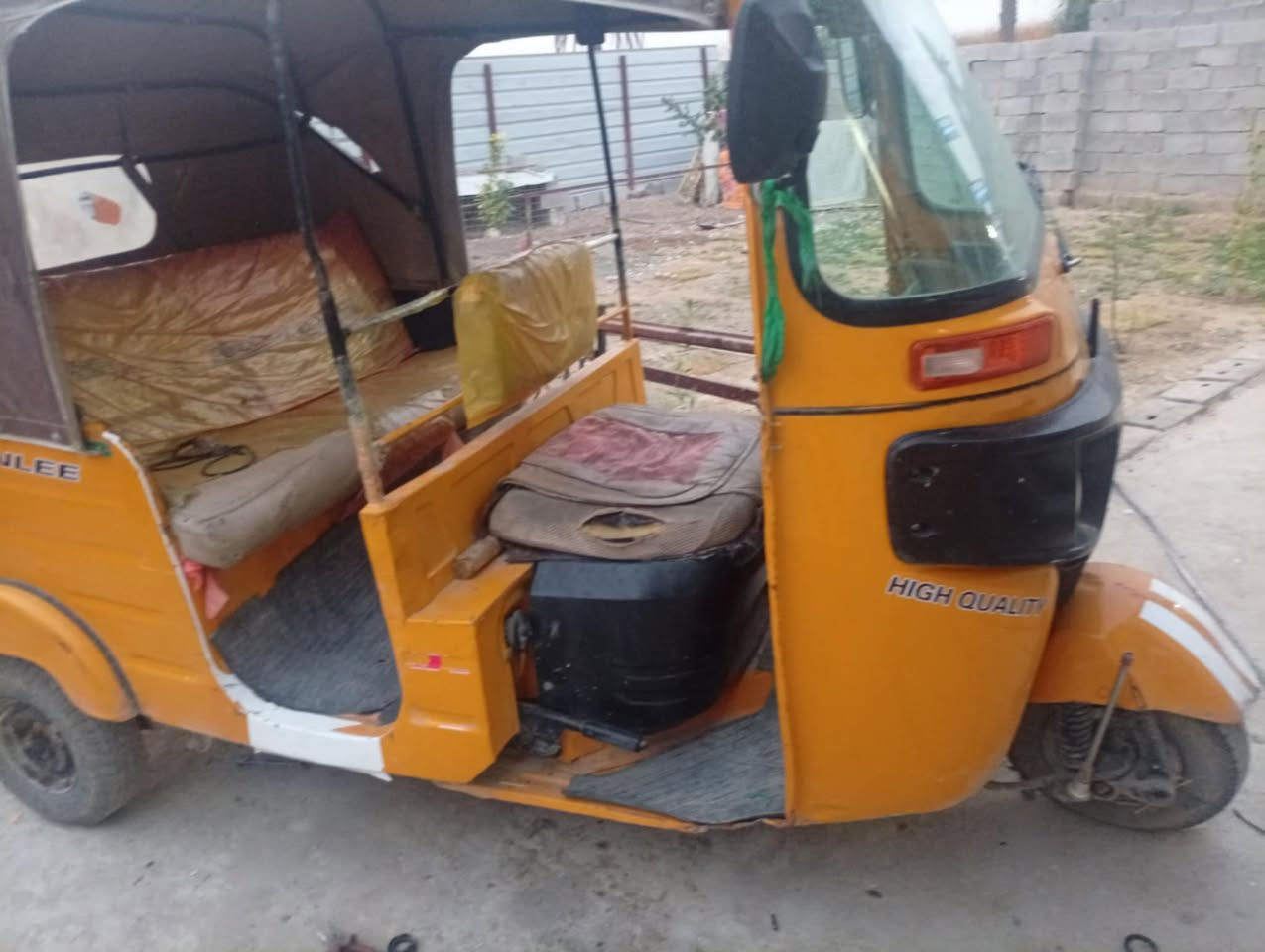 السلام عليكم تكتك للبيع 2020 شهر 9 رقم باسمي مكينتها ذبت الدهن وطفت كالو تجفيت السعر 4300 قفلها مكاني الخطيب ‪***********‬ متواجد واتساب ومازنجر
