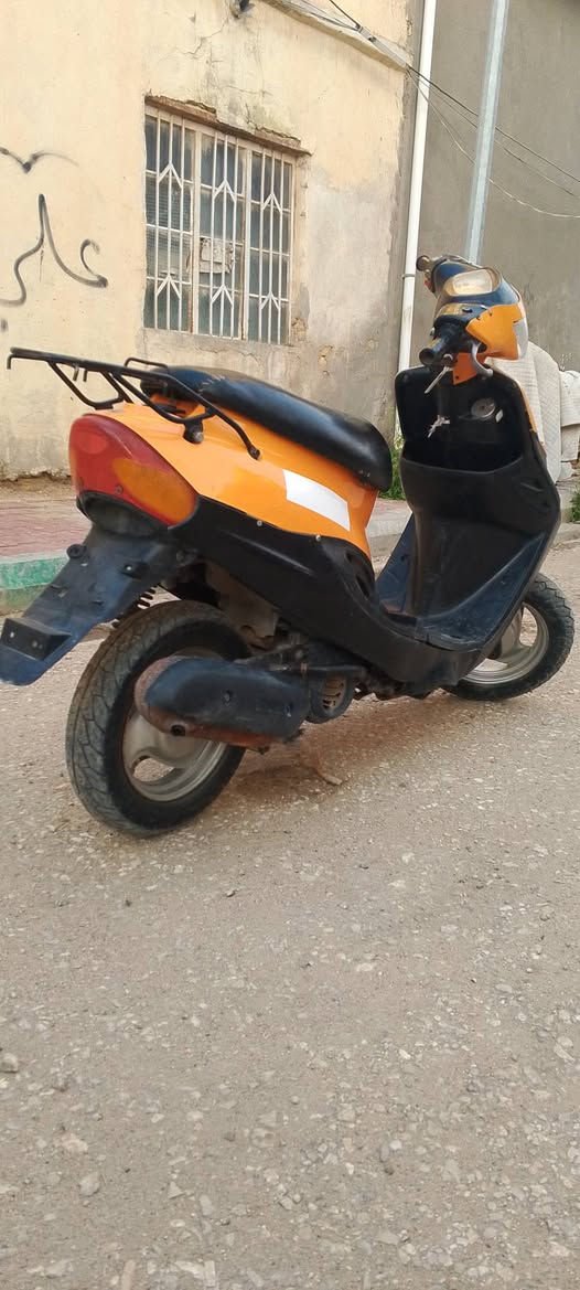 السلام عليكم دراجه للبيع ياماها  60 تسعه زروف مكان السماوه القشله سعر 350 بيها مجال*********** يوجد واتساب
