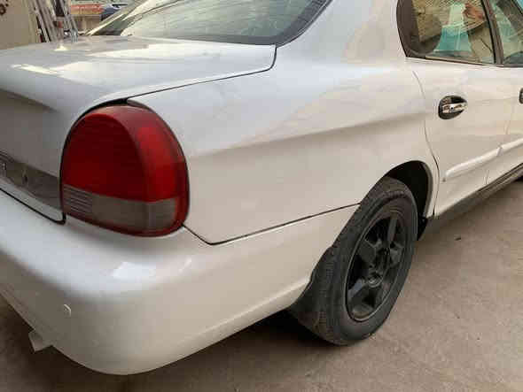 السلام عليكم سوناتا موديل 2000  تحويل مباشر رقم بغداد محرك وكير صدر امامي وخلفي كله جديد تخم تاير كهربائيات كله حاويه من الايت الى البك لايت كله حاويه كله تشتغل وجديده سياره صبغ حزام جديد داخل رصاصي سياره مسويله سيرفس كامل من نوزالات بلكات فيت بم مجاول اي سي كله كله جديد تحويل ثاني يوم السعر ٥٣ وبي مجال قليل جماعه 40  لتعب نفسك ***********
