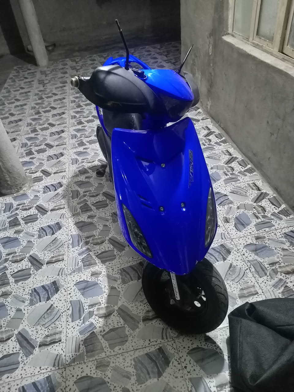 السلام عليكم ماطور ادرس للبيع موديل 22 رمادي شارع 20 سعر 550 جمرك  ***********
