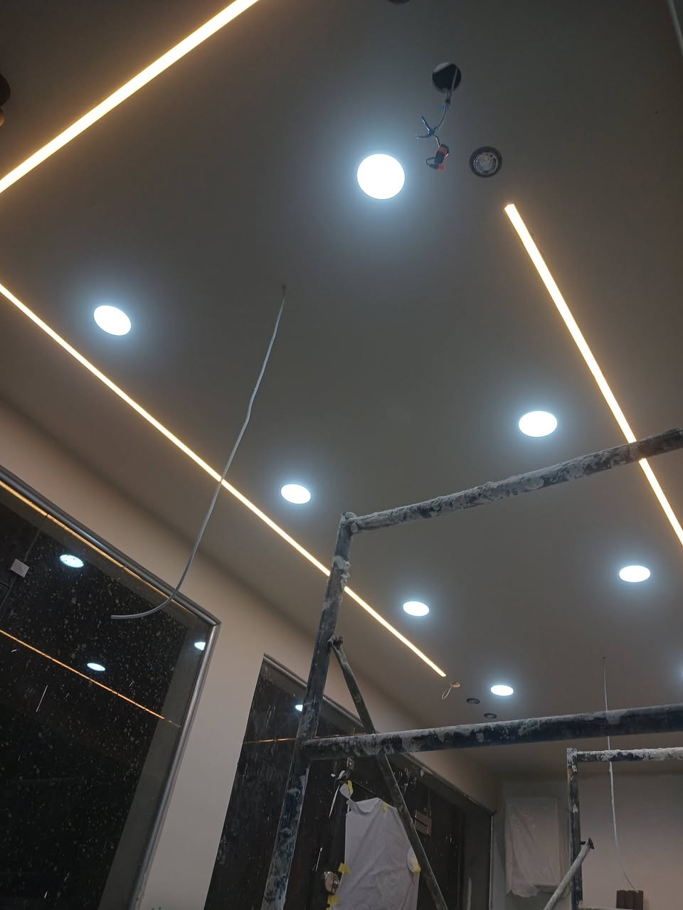 ديكورات بديل الخشب والرخام سقف ثانوي اصباغ داخليه وخارجيه تصاميم مغربي ***********
