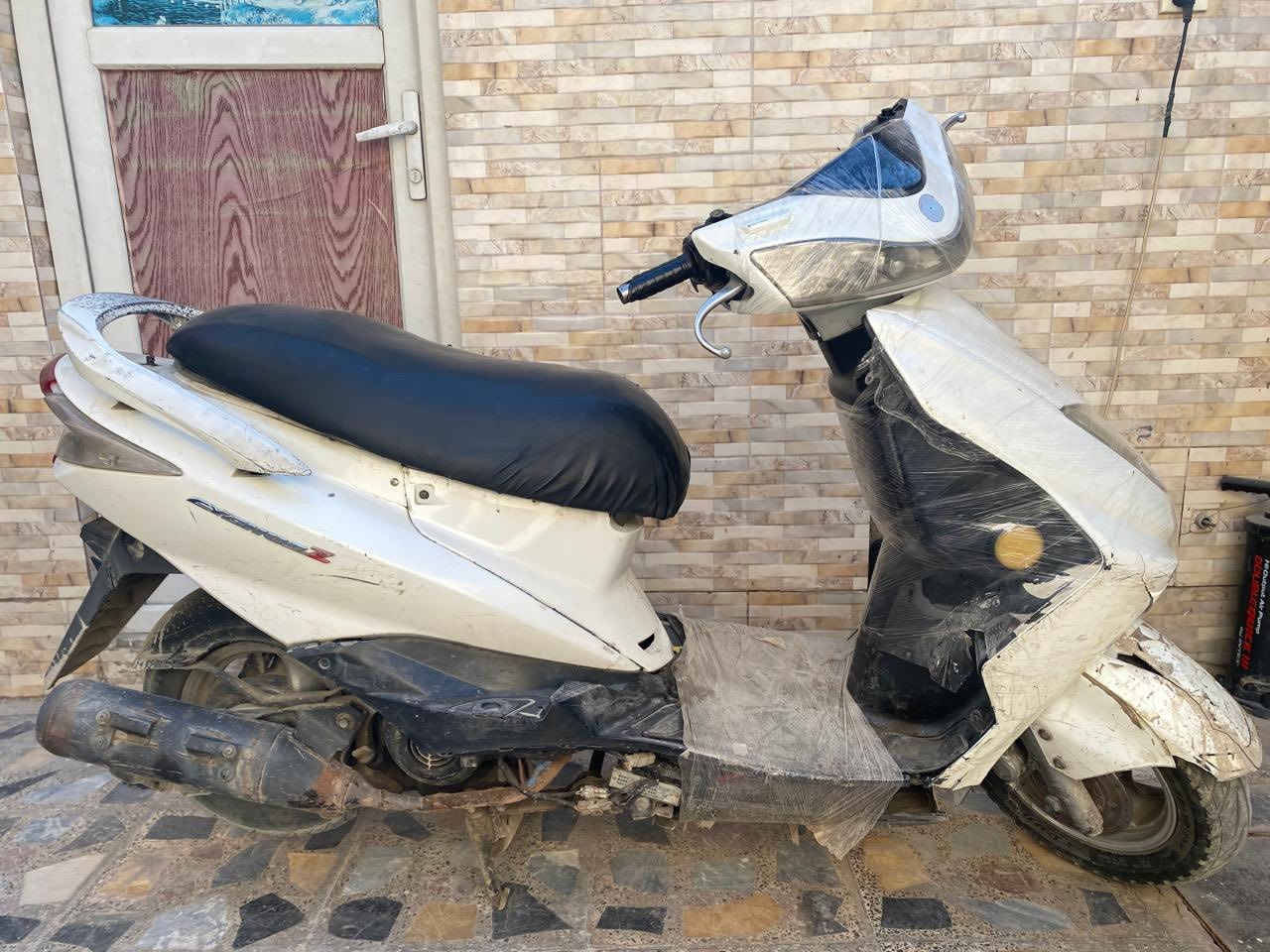 سكنس للبيع  نوزل تشتغل سلف كهربائيات كلها شغاله 
محرك مكفول من كلشي السعر 350 بغداد البلديات 

‭0770 586 7649‬
