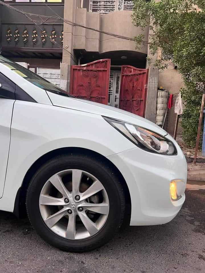 السلام عليكم اكسنت ٢٠١٢ خليجي محرك 1600دوش قطرتين المرغوب سيارة نظيفه جداً وماشيه 125 تخم تاير جديد تحكم استرين فتحه سقف شاشه بلوتوث 5تجاوي السيارة مكفوله عدا جاملغ أمامي وشويه كد شبر باب سائق مكاني بغداد  ***********السعر   88 بيها مجال  مستعجل
