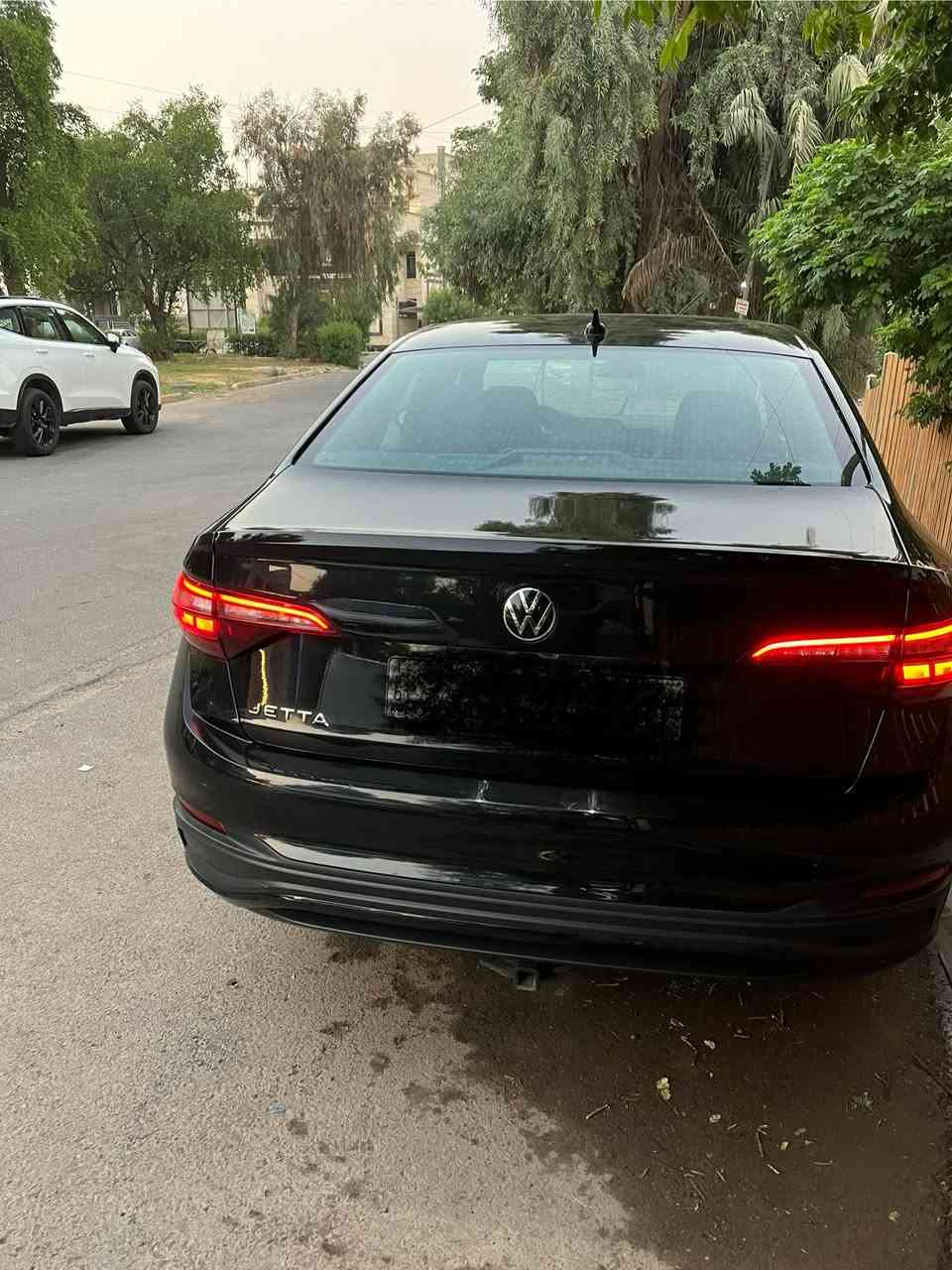 السلام عليكم 
جيتا للبيع موديل ٢٠٢٤ 
السياره حادثها بابين ومبدلات وشبر صبغ بالجاملغ
محرك ١٥٠٠ تيربو
بانوراما 
كاميرا خلفيه مع خاصيه توقف طارئ
لايت ليد
نقط عمياء 
كشن جلد وكشن السائق كهرباءي 
اناره محيطيه ١٠ الوان
تبريد منفصل 
عداد الكتروني
شاحن لاسلكي وبعد بيها مواصفات
سعر السياره ١٩ الف
مكانها بغداد الاعظميه ورقم اربيل 
للتواصل ***********
