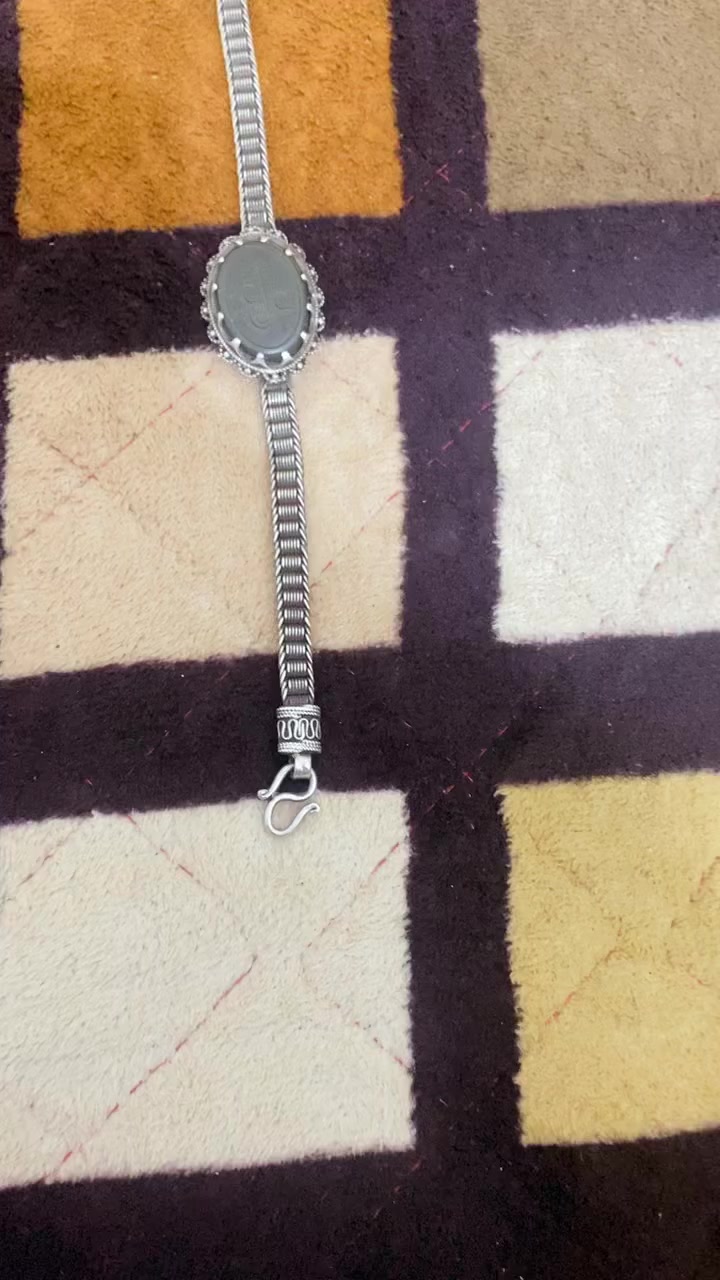 السلام عليكم 
زنجيل ايطالي النضافه مثل ماواضح بالفديو  الوزن 54 غرام 925 ايطالي اطار الخرزه KS سعودي 
اسوار حياكه 925 44 غرام 
اية الكرسي فضه 925
محبس شفة العبد القديم 
محبس داوودي 
كل قطعه وسعرها 

الشراي يراسني خاص جماعت سعر الغرام الكسر لاتعاملني


**إذا كنت صاحب هذا الإعلان وتريد حذفه لأي سبب، رجاءا أرسل رسالة إلى الدعم الفني**