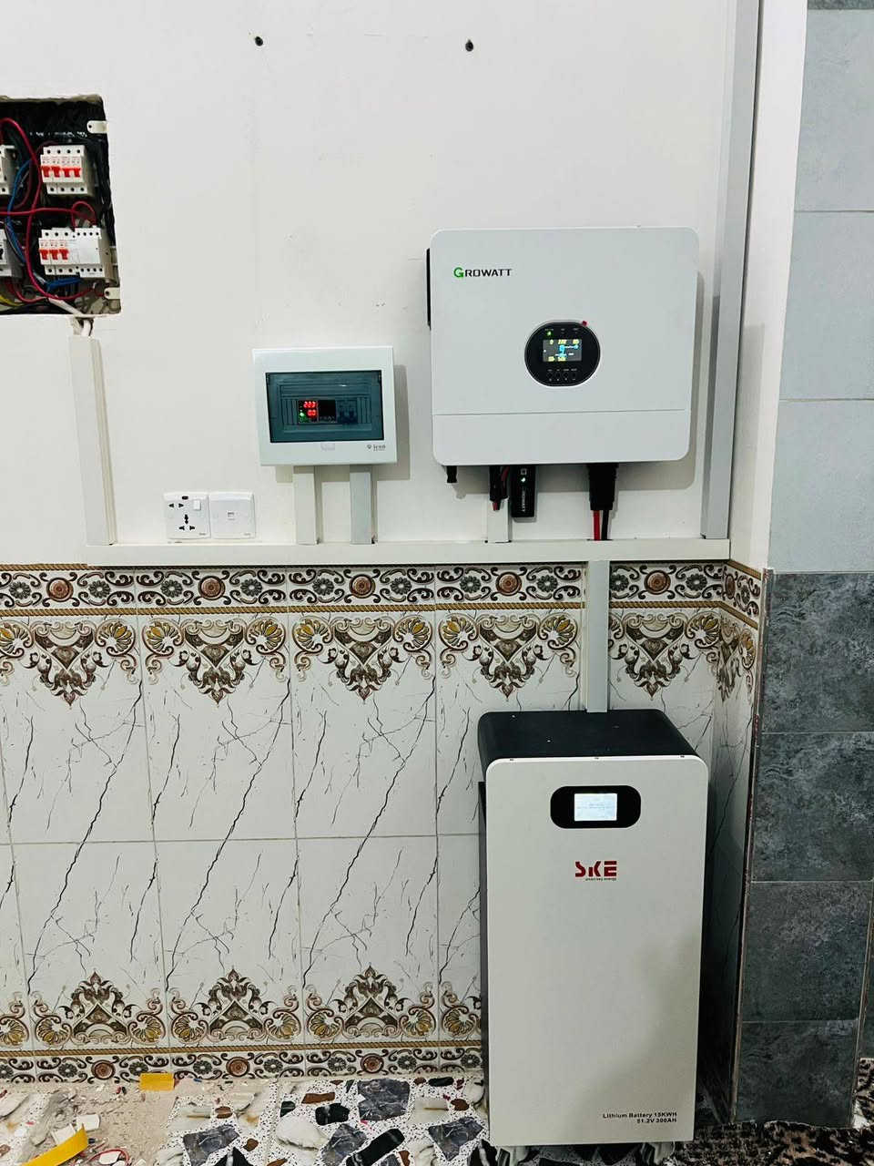 بفضل الله وبحمده قامت كوادر شركتنا (شركة المهندس للطاقة الشمسية) بنصب منظومة طاقة شمسية منزلية لأحد زبائن شركتنا
العرض الاقوى تحطيم الاسعار 🔥 🔥 🔥 🔥 🔥 🔥
العرض الاول 🔥 🔥 🔥
السعر : 4،750،000 نقدا
السعر : 6،000,000 قسط 
القسط الشهر 333 الف فقط
القدرة : 20 نهاري و 15 ليلي 
الألواح: 620 واط ضمان 15 سنة  عدد 8
البطارية: ليثيوم حجم 15 كيلو واط ضمان 5 سنة
الانڤيرتر :  حجم 6 كيلو مع واي فاي مدمج ضمان 2 سنة 
العرض الثاني 🔥 🔥 🔥
السعر :  3,3750,000 نقدا
السعر :5,000,000 قسط
القسط الشهري277 الف فقط
القدرة : 10 نهاري و 10 ليلي 
الألواح: 610 واط ضمان 15 سنة  عدد 5
البطارية: ليثيوم حجم 10 كيلو ضمان خمس سنوات
الانڤيرتر :  حجم 6 كيلو مع واي فاي مدمج ظمان 2 سنة
العرض الثالث 🔥 🔥 🔥
السعر : 3.350،000 نقدا
السعر : 4,250,000 قسط 
القسط الشهري 236 الف فقط
القدرة : 10 نهاري و 7 ليلي 
الألواح: 620 واط ضمان 15  سنة عدد5
البطارية: ليثيوم حجم 7 كيلو ضمان خمس سنوات
الانڤيرتر : حجم  4 كيلو ضمان 2 سنة 
العرض الرابع 🔥 🔥 🔥
السعر : 2،750،000 نقدا
السعر : 3,750,000 قسط
القسط الشهري 223 الف فقط
القدرة : 8 نهاري و 5 ليلي 
الألواح: 620 واط ضمان 15 سنة  عدد 4
البطارية: ليثيوم حجم 5 كيلو ضمان خمس سنوات
…………………………………………
المنظومات الحامضية  
العرض الاول  🔥🔥🔥
السعر: 2.800.000 نقدا 
السعر: 3.800.000 قسط 
القسط الشهري 223 الف فقط 
القدرة: 9نهاري و6 ليلي 
الالواح : 620 واط ضمان 15 سنة عدد 4 
البطارية: اوكايا 200امبير c10 عدد 2 ضمان 1 سنة 
الانڤيرتر : حجم 4.2KW ضمان 1 سنة 
العرض الثاني 🔥🔥🔥
السعر: 1.950.000 نقد 
السعر: 2.700.000 قسط 
القسط الشهري 166 الف فقط 
القدرة: 7 نهاري و 3 ليلي 
الالواح: 620 واط ضمان 15 سنة عدد 3 
البطارية : اوكايا 200 امبير c10 عدد 2 ضمان 1 سنة 
الانڤيرتر : 4.2KW ضمان 1 سنة 
 #شركة #المهندس #للطاقة #الشمسية 
كركوك - الحويجة - شارع المشاتل قرب جامع كامل الحاج صكر مجاور شركتي الدليان والصبحي للحج والعمرة  والعمرة***********
للحجز و الاستفسار
مدير شركة المهندس للطاقة الشمسية  
ربيع سامي الجبوري 
⁨ ***********
مهندس سعد 
***********
انور الفرحان 
مدير المبيعات 
***********
مهندس الصيانة 
عزيز الفرحان 
***********
 عمر الفرحان 
***********
