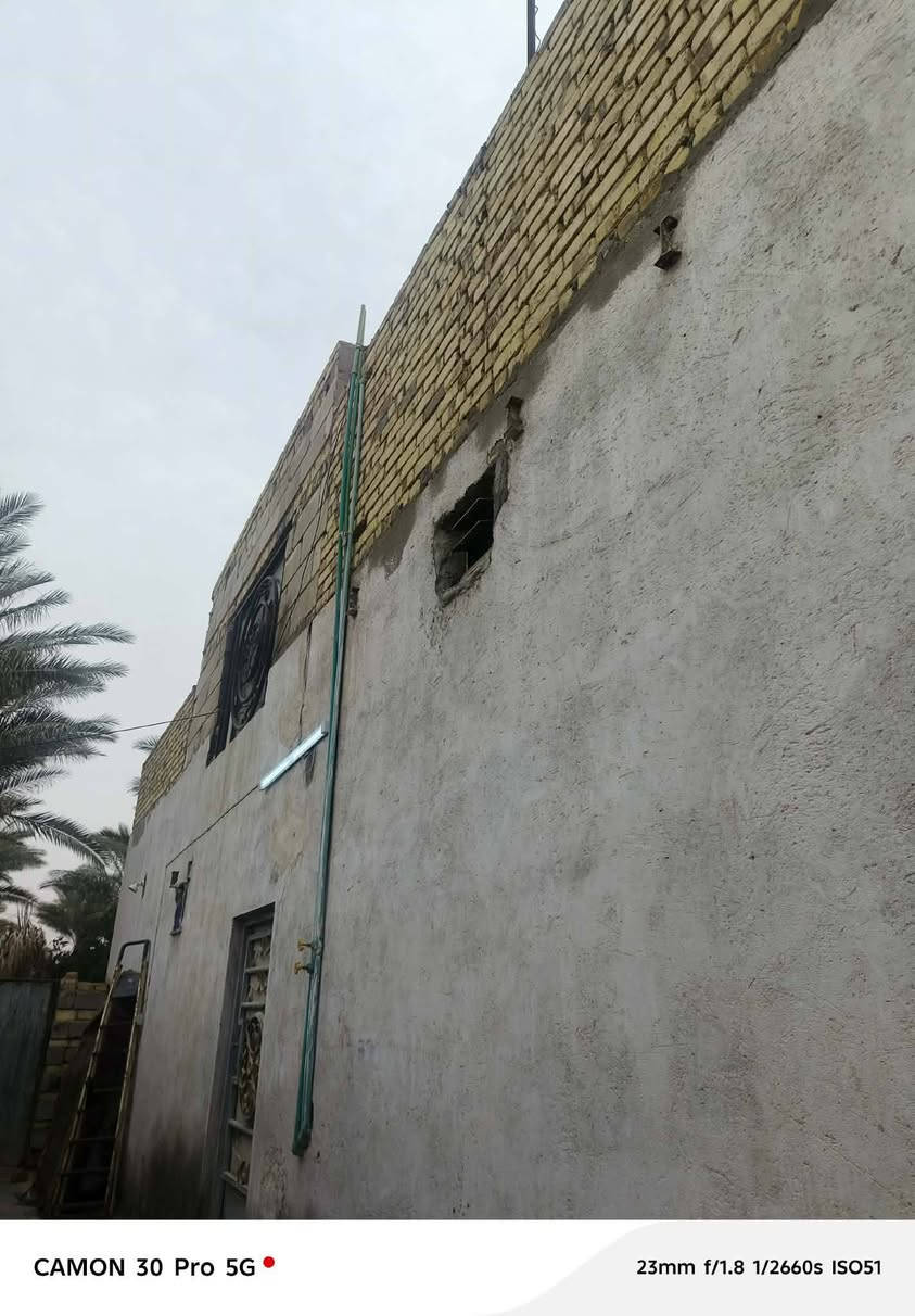 دونميين ونص بيهه بستان وبيت طابق واحد غرفتين ومطبخ وصحيات داخليه و خارجيه ومدخل وبراني وصاله مكانهه ع الحولي الجديد مال الهلالات.للتواصل ***********
