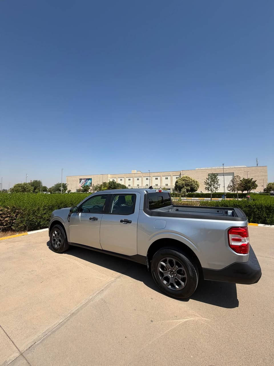 پێش و پشتی کەپسە
دوو درگای لای سایەق سبوغە
٣٥ هەزار ڕۆشتووە
مەکینەی ٢٠ ی تۆڕبۆیە

*********** أربيل, العراق
