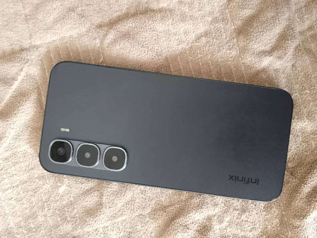 السلام عليكم
جهاز انفنكس هوت 60برو 
ذاكره 256رام 8+8💾
شاشة AMOLED ///144HZ📺
معالج Helio// G200💽
بصمة مدمجة بالشاشة📱حجم الشاشة 6.6mm
اغراض يجي ويا كرتونة 💼
للاستفسار  الاتصال على الرقم او واتساب ***********📞
