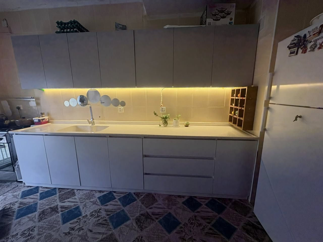 السلام عليكم 
عندي كاونتر صار سنه  من فصلته تركي جديد مابيه اي عيب راح اتحول مايرهم للمطبخ مكاني أوزال ستي قفل ٥٠٠الف اليعرف بل نوعيته الخشب يعرف قيمته والأسعار فصلته ١٠ورقات


**إذا كنت صاحب هذا الإعلان وتريد حذفه لأي سبب، رجاءا أرسل رسالة إلى الدعم الفني**