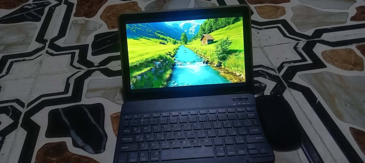 سلام عليكم ايباد شاومي 60 إبرو بذاكره 128 وبذاكره عشوائيه 24 مناسب جداً للدراسه والرسم والتصفح ومناسب لجميع الالعاب بدقه تشغيل عاليه مع قلم معه كيبورد و ماوس وشاحن تايبسي وكل هذا بسعر مناسب جدااا بخصم عالي لتواصل *********** أو على الصفحة
