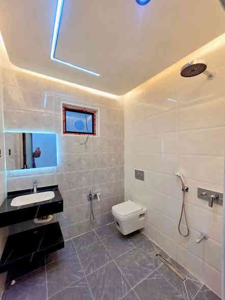 دار زراعي حديث للبيع منطقة السبع ابكار قرب جوهرة لبنان الجديدة المساحة ٧٥ متر يتكون من استقبال ومطبخ وثلث غرف نوم وحمام عدد ٢ ومنور وبيتونة وسطح والبيت فارغ جاهز للسكن والمنطقة خدمات كاملة ماء ومجاري وتبليط الاستفسار *********** علمآ غير متواجد علة الفيس
