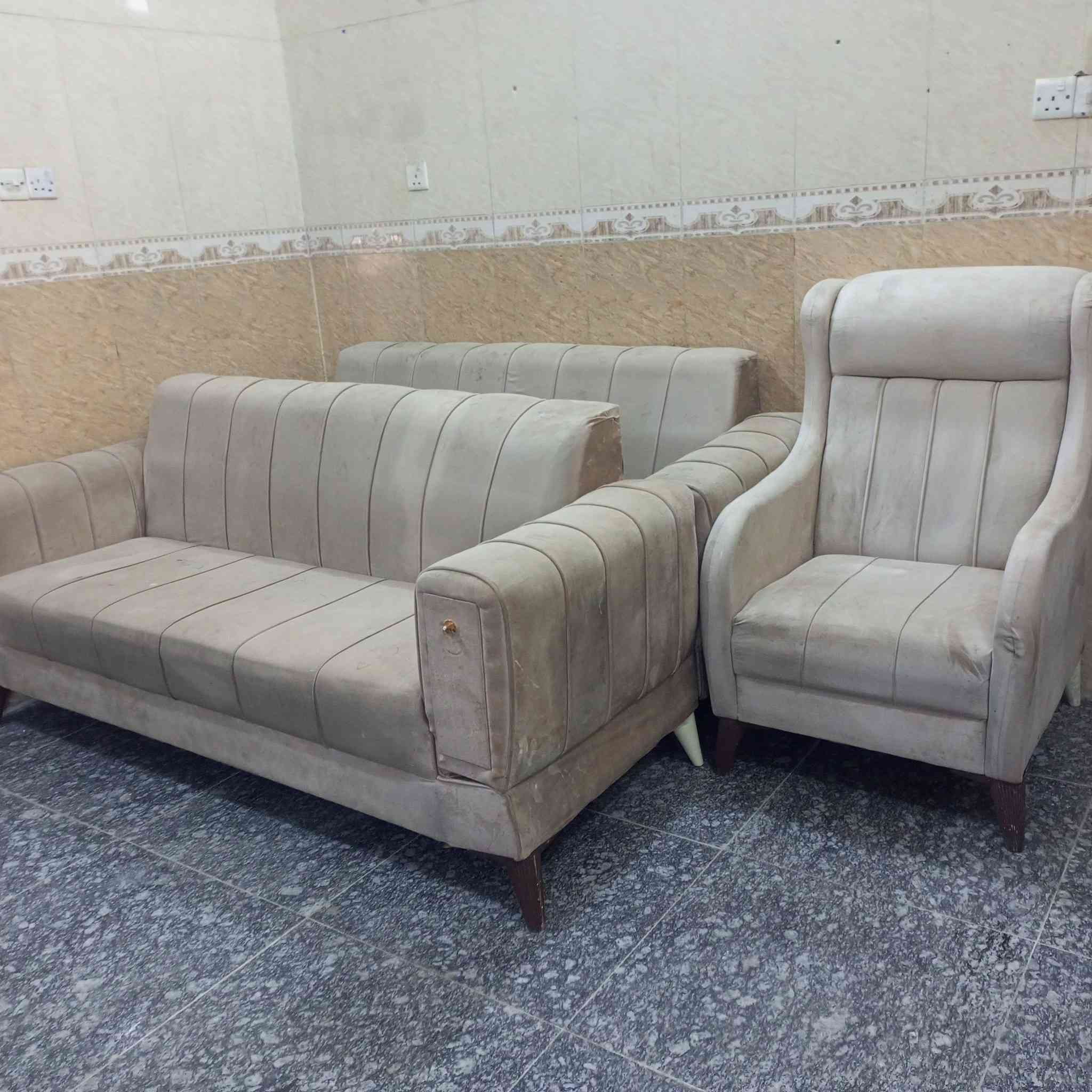 تخم مستعمل ١٠ مقاعد السعر ١١٠ ألف بابل الحمزه الغربي حي الدولار قرب عماره دكتور ناجي أتصال ***********
