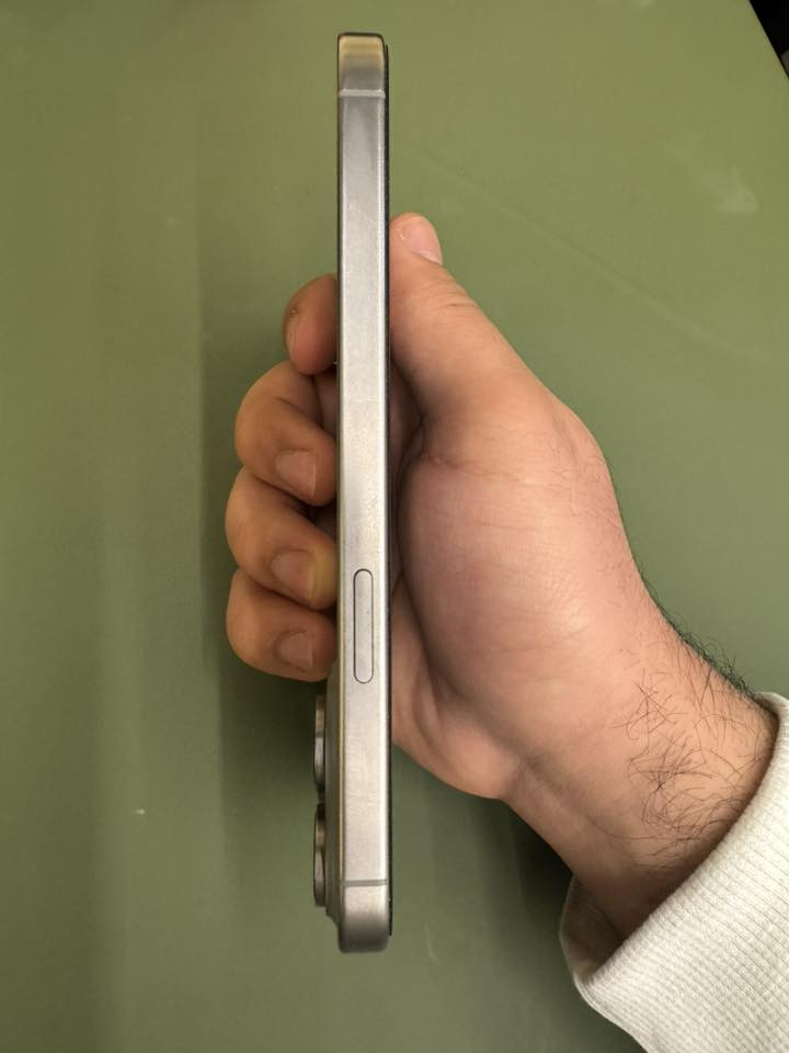 للبيع ايفون 15 pro max
جهاز نظافة ‎%‎100
بطارية 96 
عدد الدورات 365 
دبل سيم 
الذاكرة 256
للاستفسار ***********  واتساب
