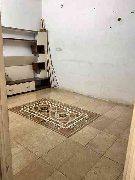 بيت للأيجار في منطقة البلديات (المضمار )
خلف مدرسة عائشة 
مساحة البيت 130يحتوي على :
صالة 
حمام خارجي 
حمام داخلي 
غرفتين 
صالة تكون بالوسط مساحتها جبيرة 
مطبخ 
نهاية البيت منور خارجي 

⚜️للاستفسار واتساب :***********
