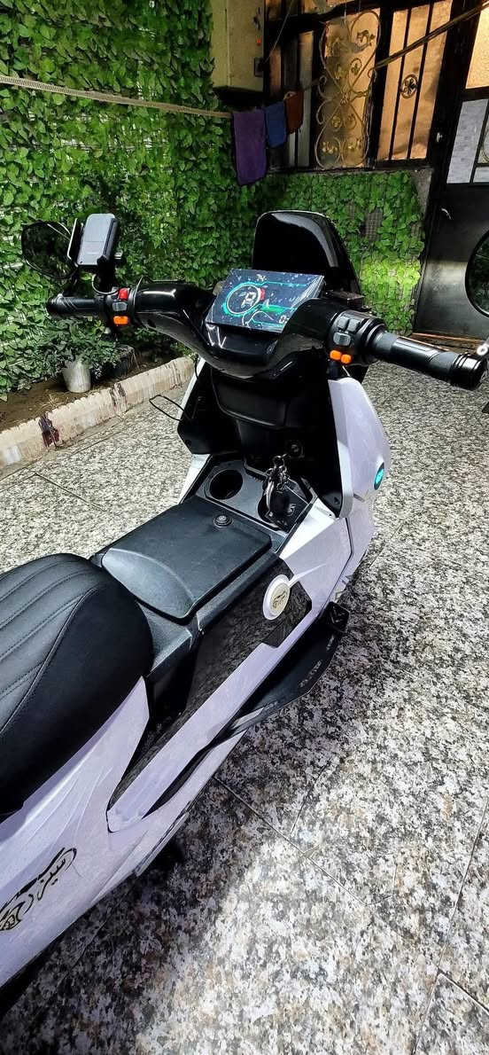 السلام عليكم..دراجه _سيزر ليو _ الجيل الثاني اخر اصدار _X_MAX.300...بطاريه ليثيوم فوسفات الحديد_60.امبير _الملف..2000..SPORT..السرعه.. 110.k فعلي...تقطع مسافه 100 كيلو بل شحنه الواحده...بلوتوث...مثبت سرعه...نظام ..MPS أمامي خلفي...مخرج .USP...تشغيل ..سويج...بصمه...كارت...سويجين وبصمتين وكارتين...مزوده جنط جانبيه وخلفيه ..قاعدة مبايل تبريد...خوذه وكاله ...مرايات جانبيه ويكلي..دراجه وضع وكاله بعده بضمان الشركه ...السعر النهائي (مليون و550) قفل وسعر نهائي...مكاني بغداد  الدورة الجمعية على الشارع العام الشراي يتصل...***********...واتساب موجود
