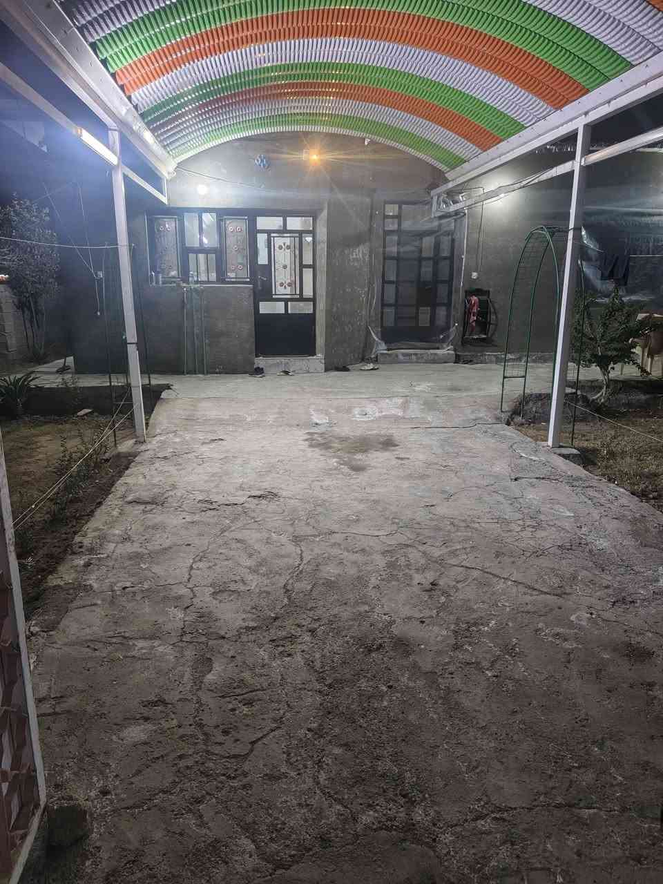 السلام عليكم دار للبيع المساحة ٣٥٠ متر واجهة ١١ نزال ٣٢ صافي تبليط ماء كهرباء سحب وطني العنوان هورجب العدوانية قرب النائبة زيتون صنف الأرض طابو زراعي سند ٢٥ إقرار قاضي والأرض مامشتريهة من أحد هية بسمنة ابن عن جد للاستفسار الاتصال عله الرقم ***********
