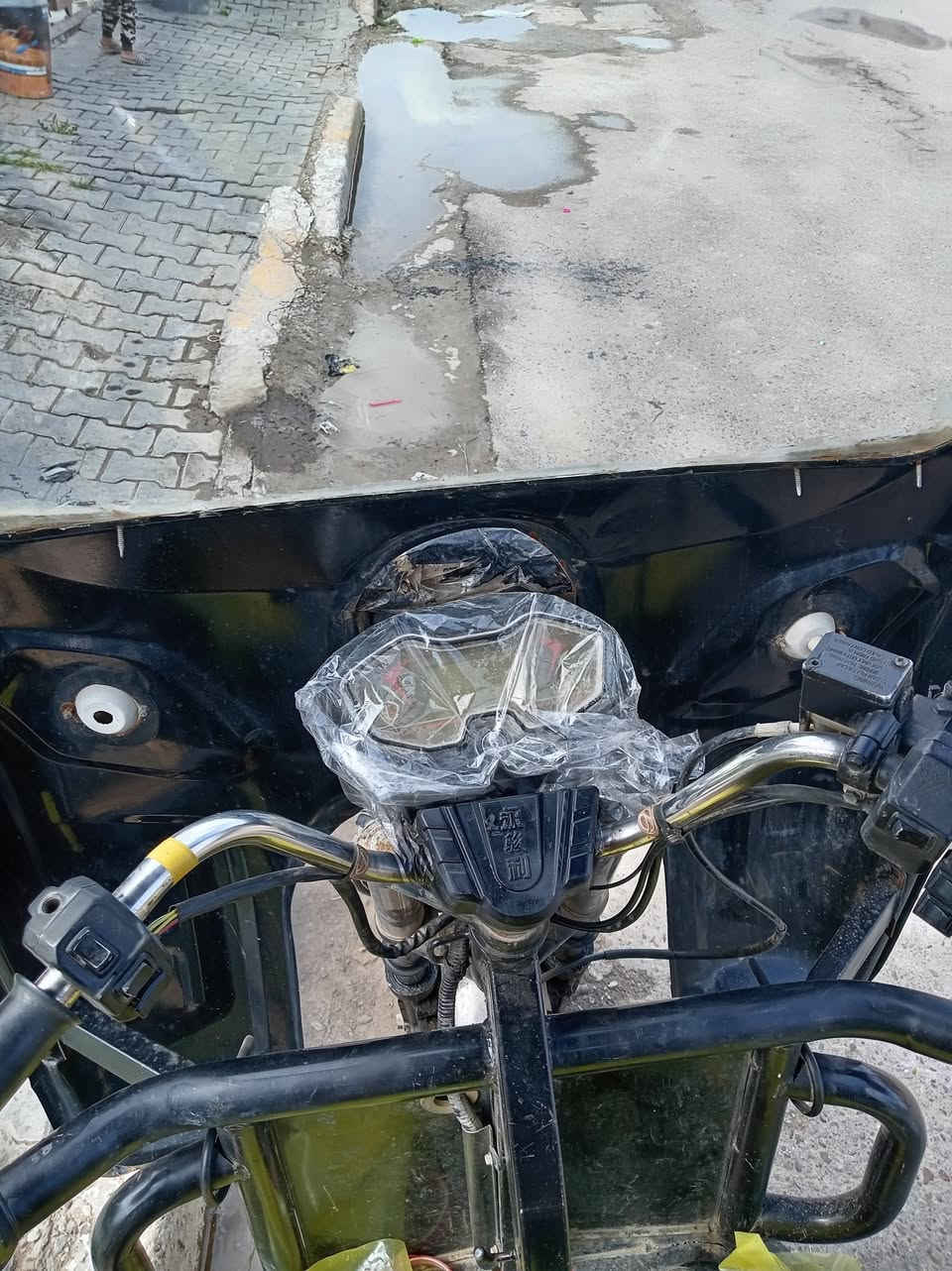 سلام عليكم عندي ستوتة موديل 2021 ملف نحاس حجم 22 كفاله عامه كلشي شغال بس لكلوبات لي وره مابيها  و بس مصبوقه مو بلادي  لبيع + محجر + سقيفه هم ويه لستوته بطاريات 5 جديد عل فحص تمشي 30k متر وسرع مالته  47 ولجوزه 3 طكات ياباني مو صيني . سعر خاص لو تواصل وياي على هاذ رقم *********** + *********** مكاني بغداد يوسفيه
