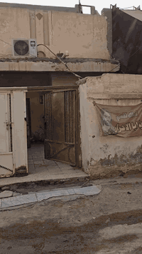 السلام عليكم
🏠بيت للبيع 🏠
في حي الشهداء الاول خلف مركز الشرطة الشرقي📍
 الفرع قبل الاخير  ٢٠٠م طابو كونكريت ♦️مسلح البناء قديم
♦️البيت مقسم ٣ اقسام مؤجرات  غرفتين ♦️وصاله واستقبال وصحيات. الطابق ♦️الثاني  بناء متكامل غرفه واستقبال ♦️ومطبخ وصاله وصحيات بناء جديد ♦️الطابق الثاني نظافة البيت الارضي ♦️***********
♦️السعر 80 قفل
