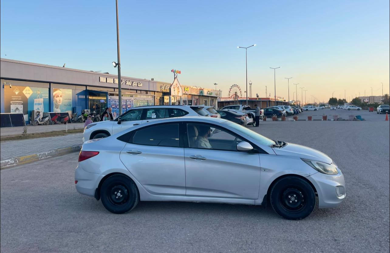 السعر  $ 78 وبيه مجال
اكسنت   2015  خليجي  كير 
مكينه 1400  كفاله  تبريد  ثلج 
 السياره بيه جاملغ خلفي وباب
 قادسيه جاهزه السياره بديوانيه

***********
